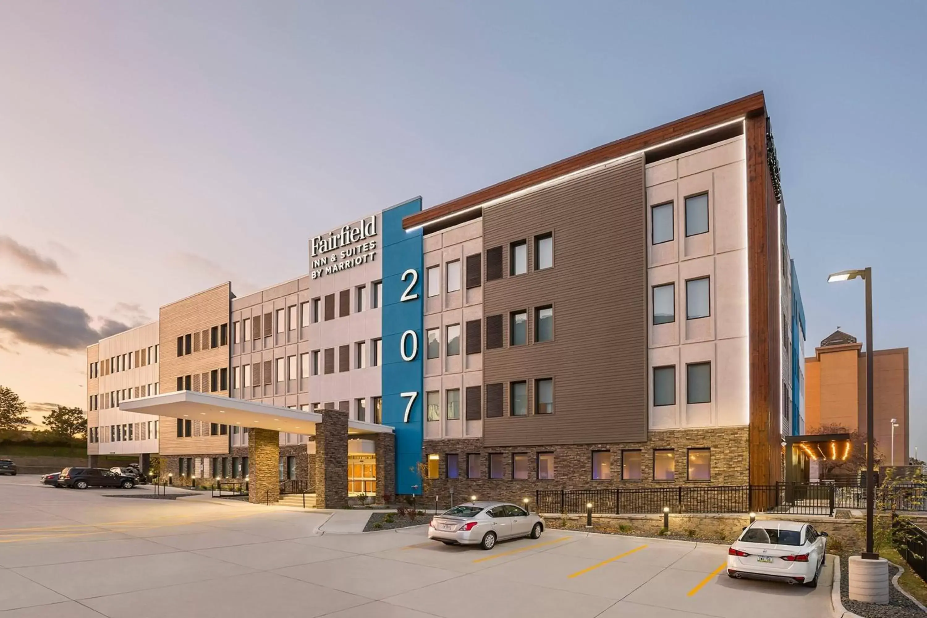 Property Building in Fairfield Inn & Suites by Marriott Des Moines Downtown