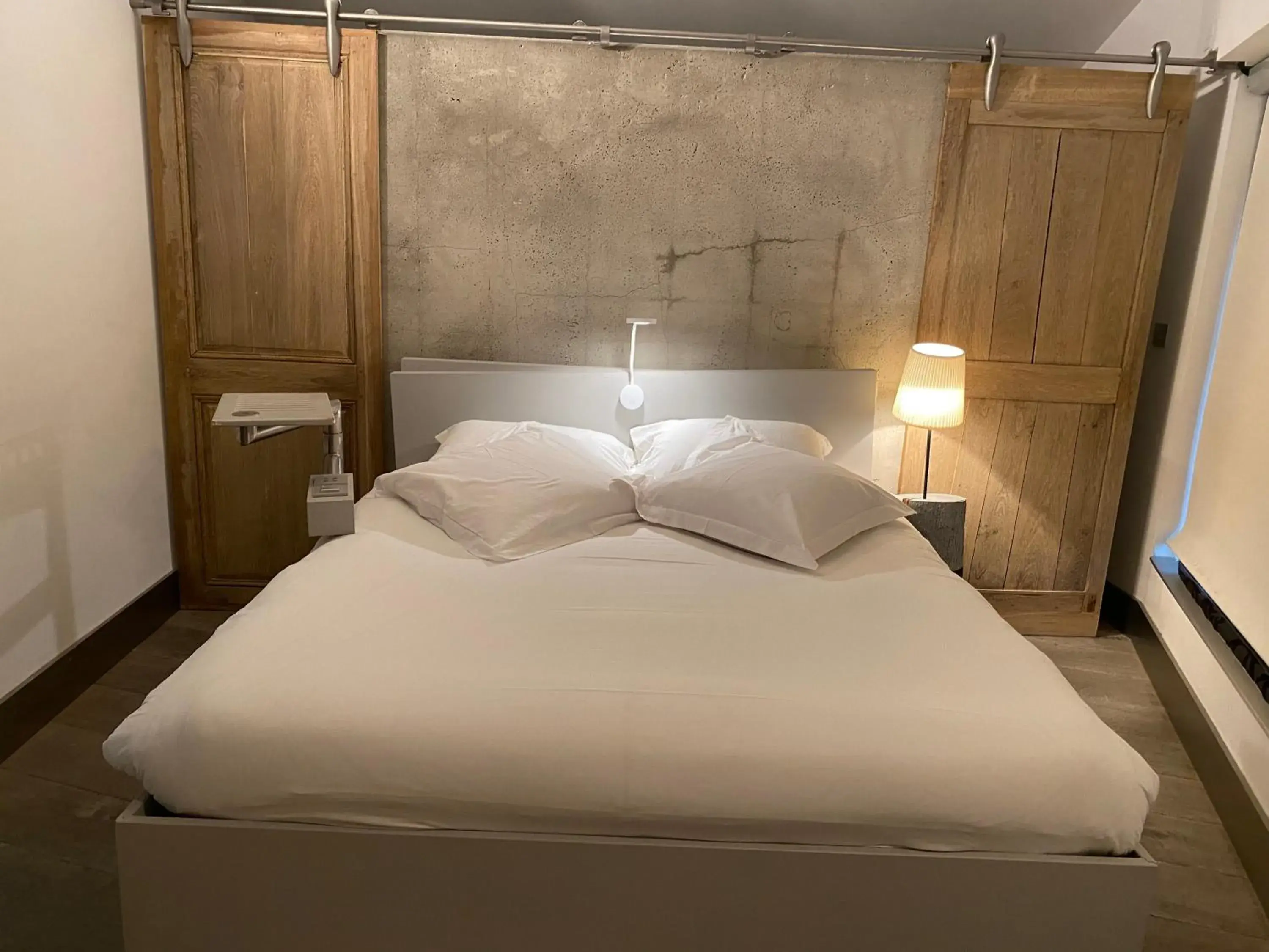 Bed in Hôtel Le Dormeur du Val