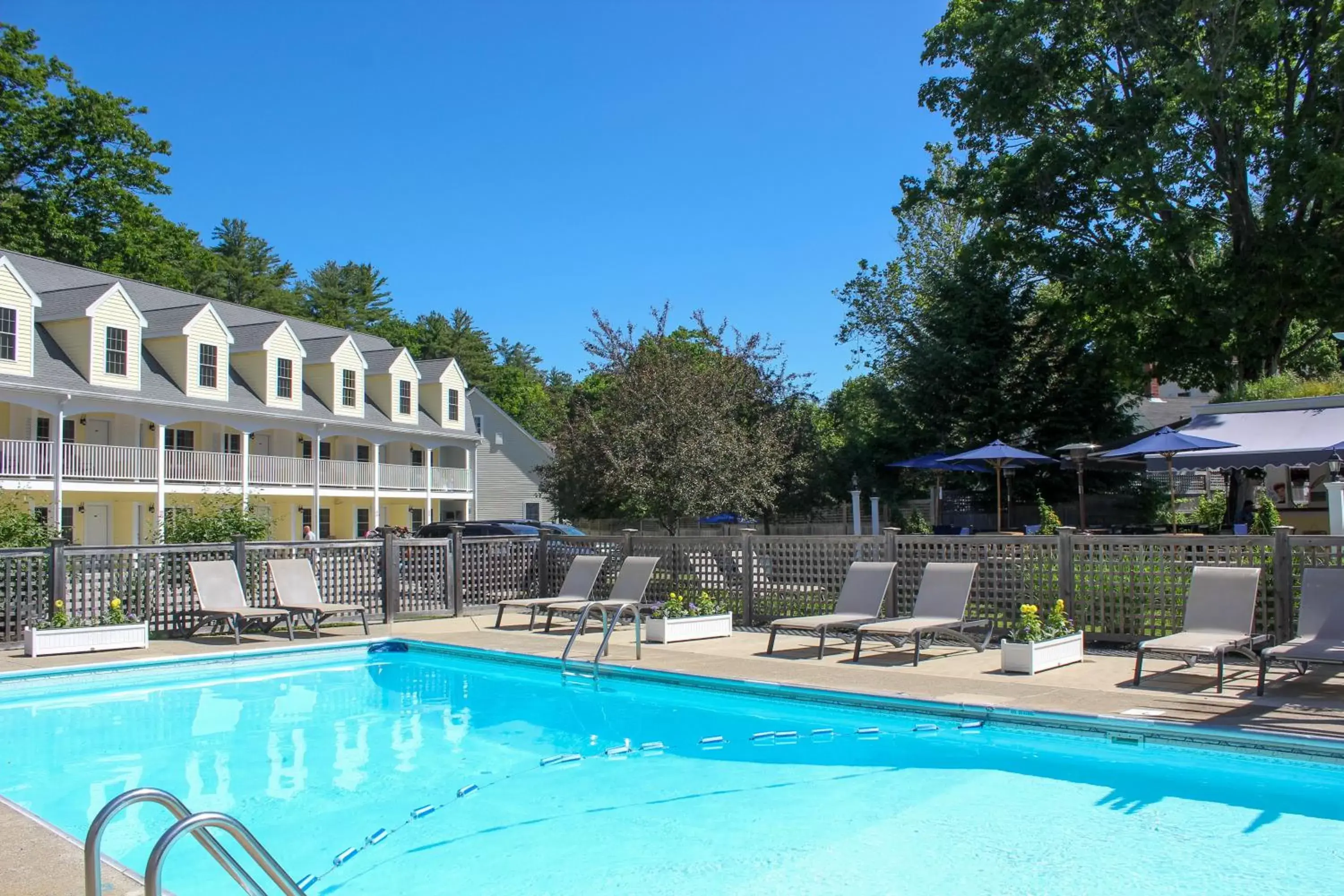 Patio, Swimming Pool in Admiral's Inn Resort