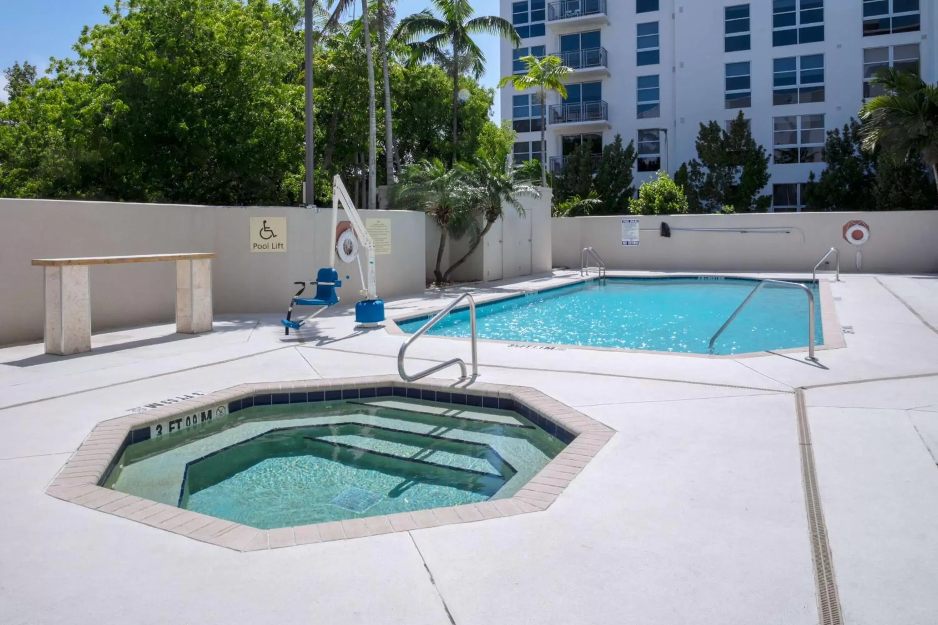 Pool view, Swimming Pool in Hampton Inn Miami/Dadeland