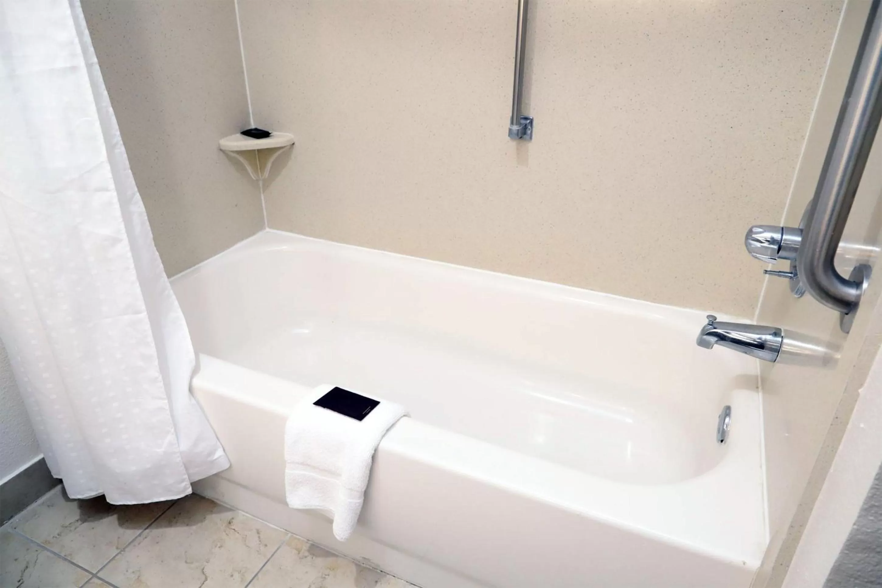 Bathroom in Wingate by Wyndham Jackson Ridgeland