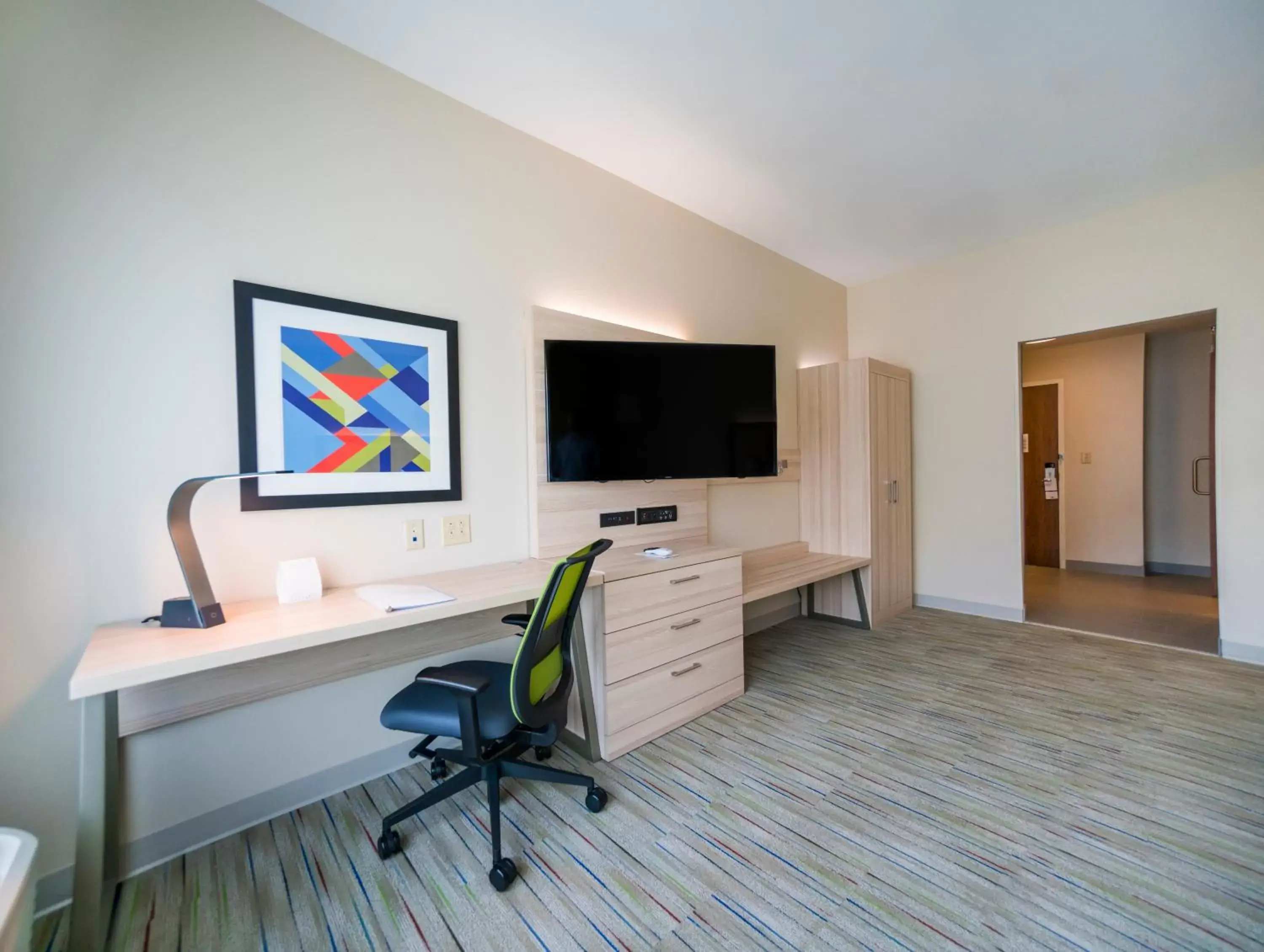 TV/Entertainment Center in Holiday Inn Express & Suites - Southaven Central - Memphis, an IHG Hotel