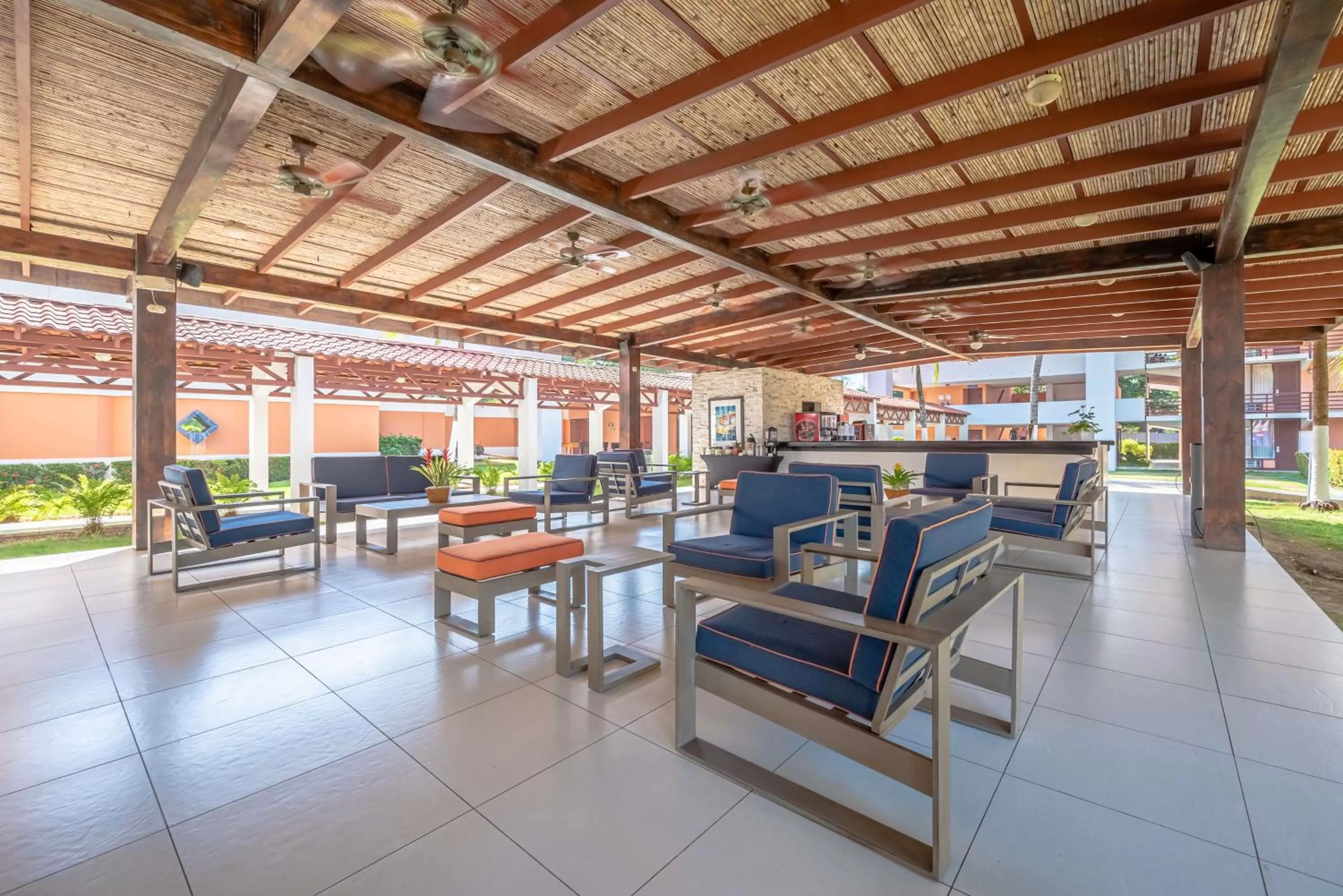 Lounge or bar in Best Western Jaco Beach All Inclusive Resort