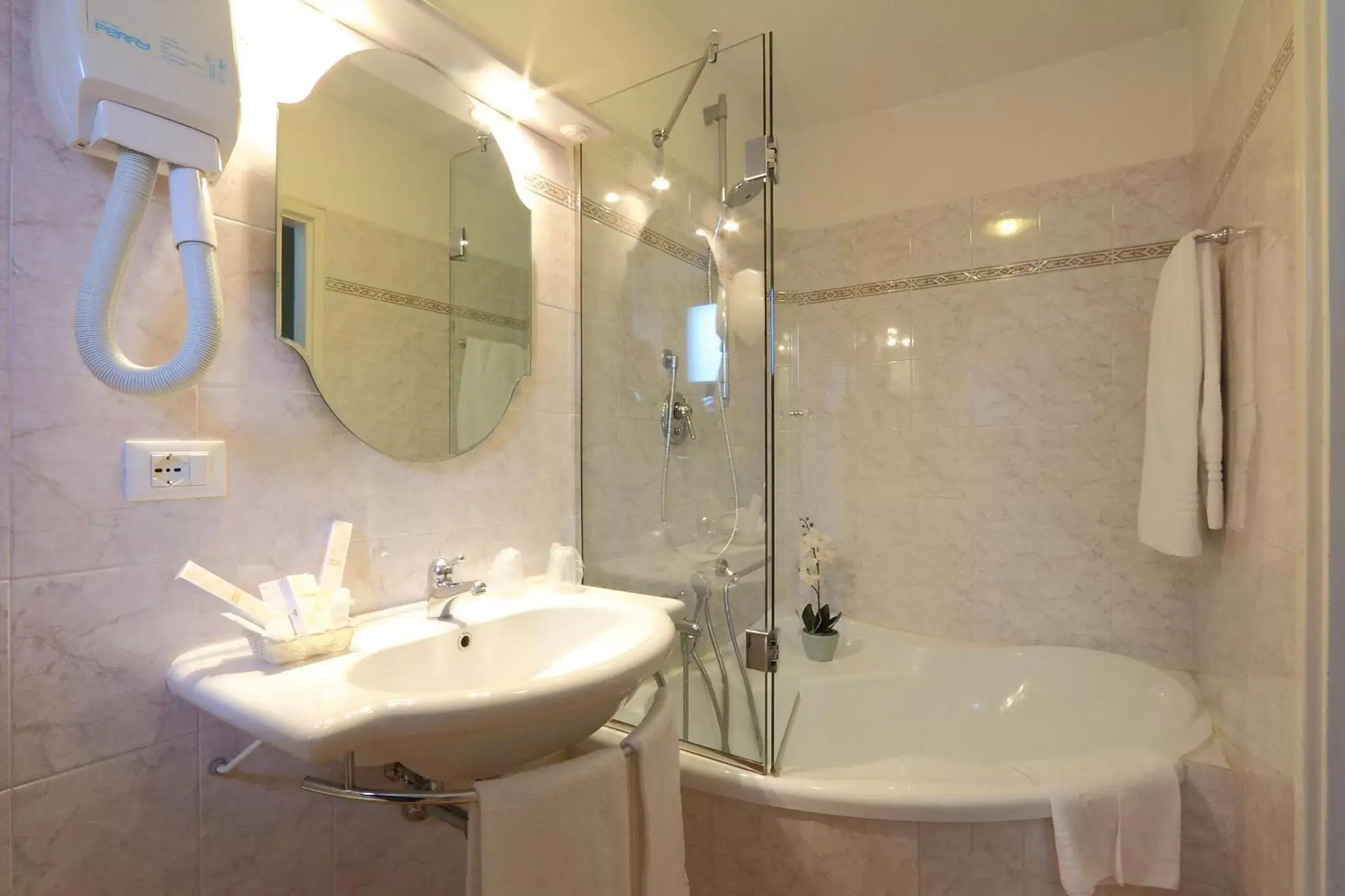 Bathroom in Hotel Villa Liana