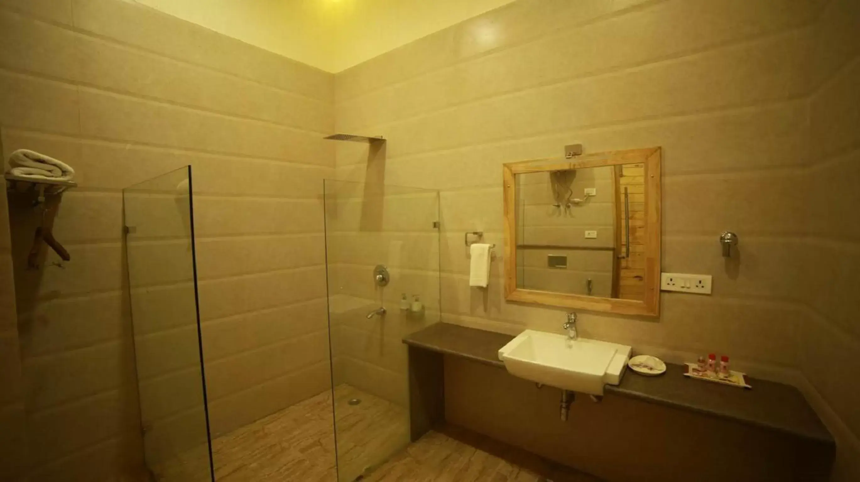 Public Bath, Bathroom in The Manali Inn