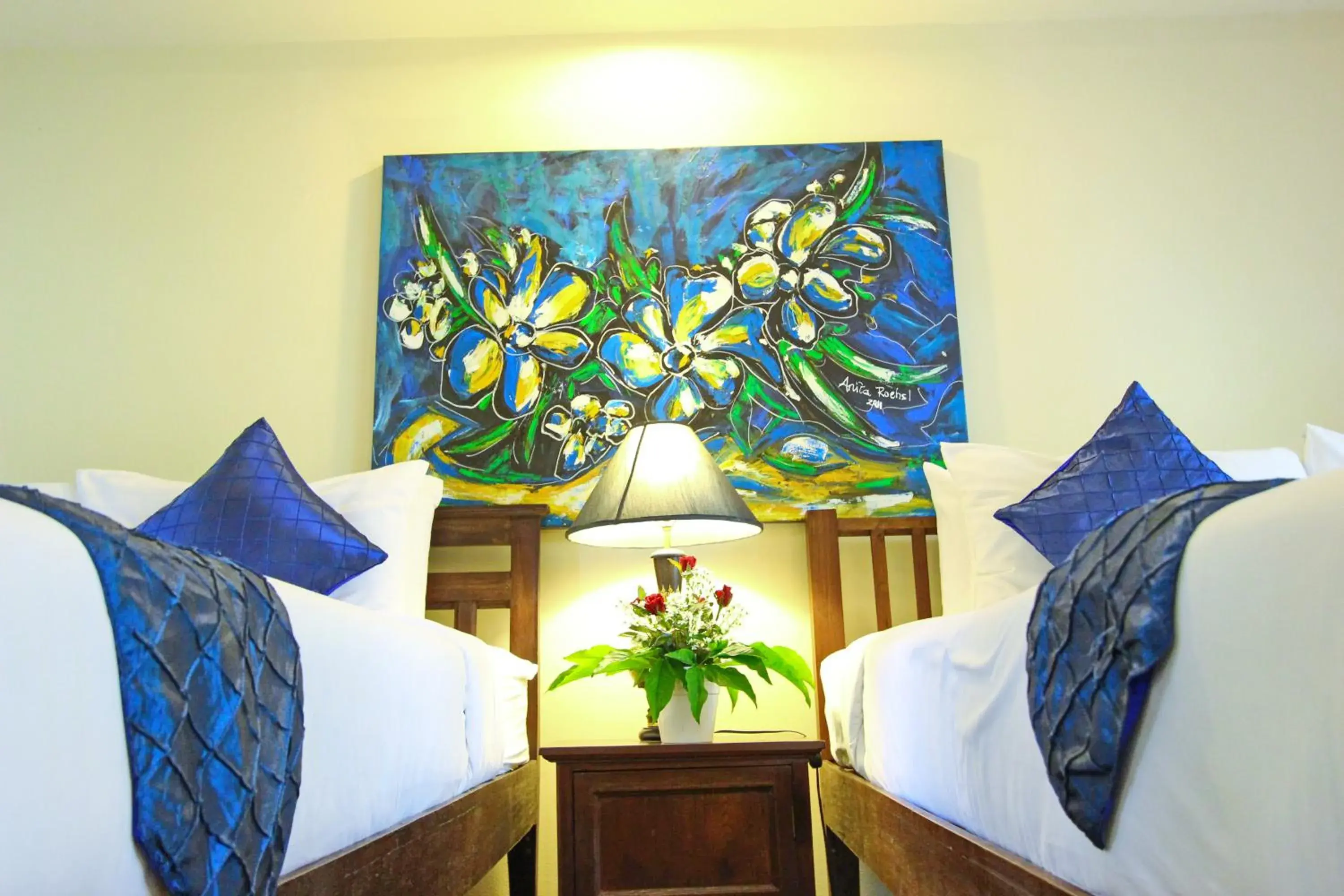 Bed in Shewe Wana Suite Resort