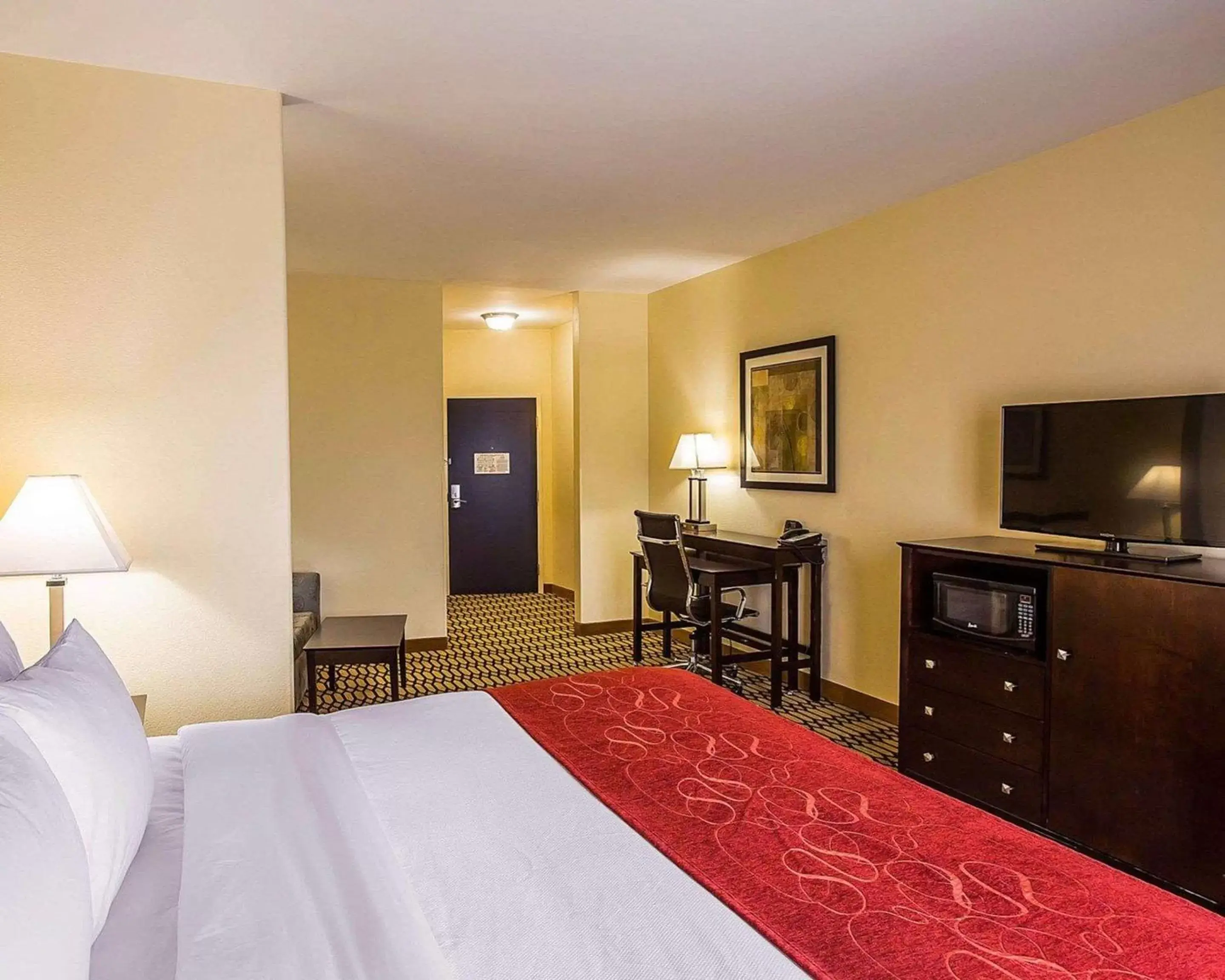 Photo of the whole room, Bed in Comfort Suites Simpsonville