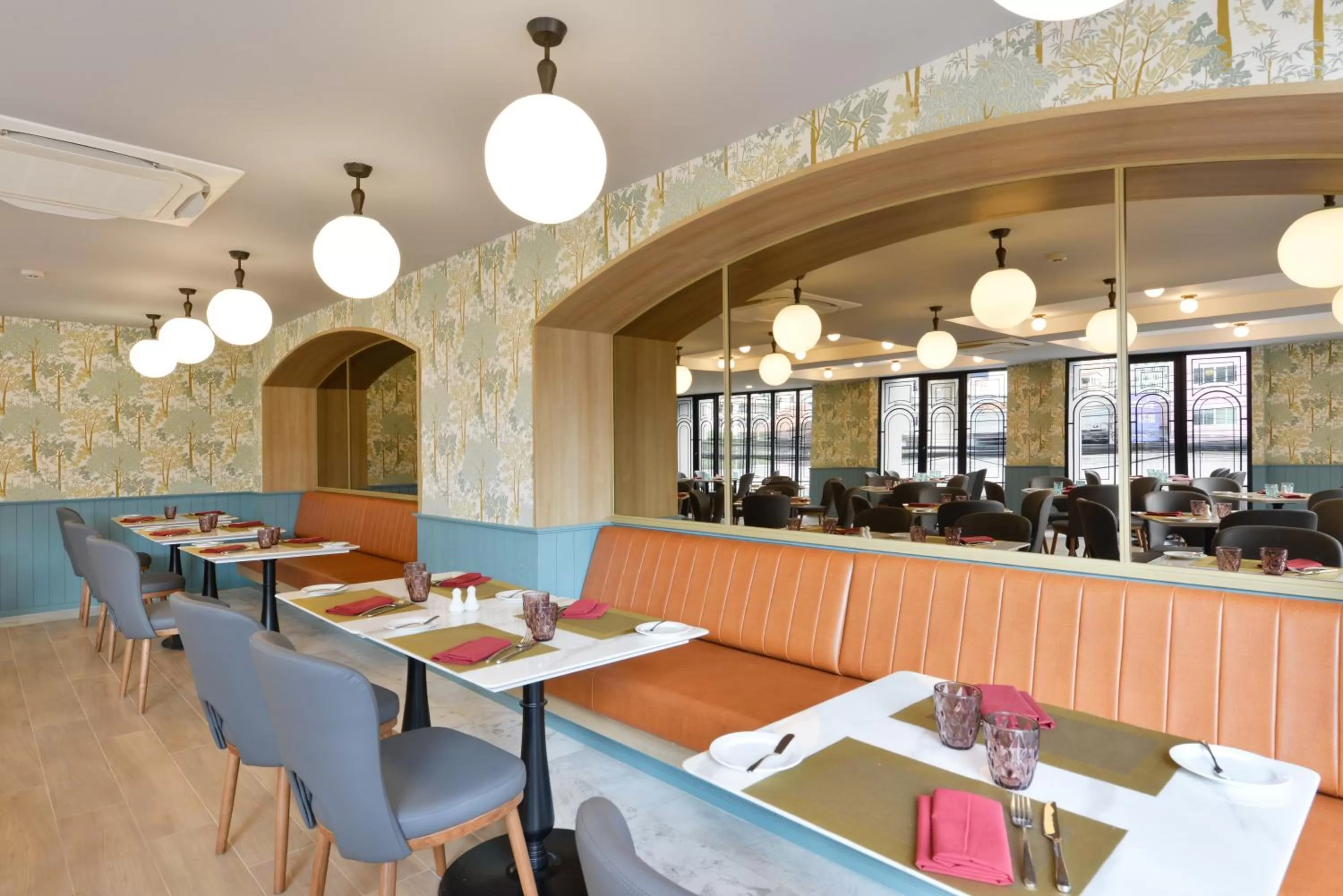 Restaurant/places to eat in Oakwood Hotel & Residence Bangkok