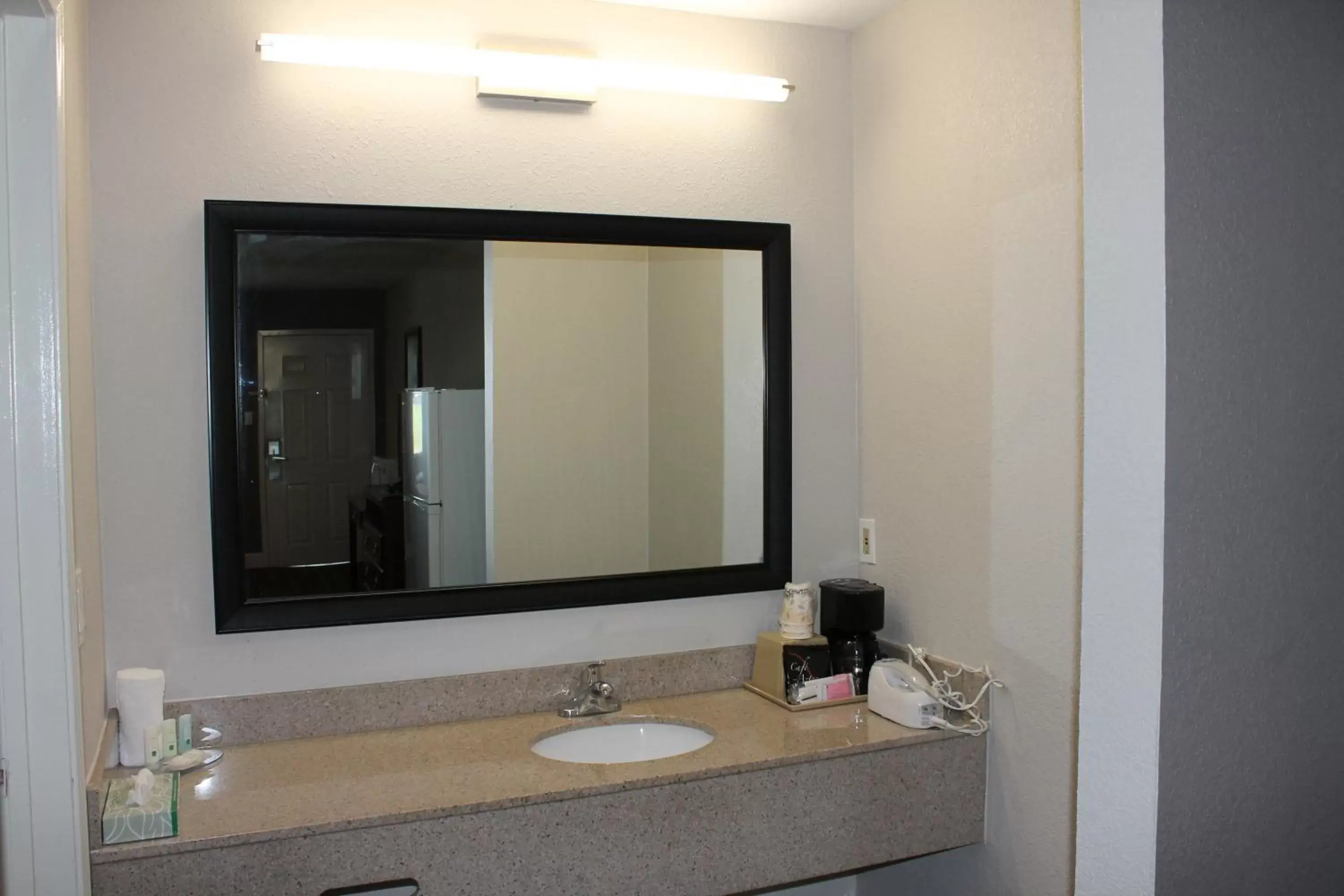 Area and facilities, Bathroom in Quality Inn & Suites Port Arthur - Nederland