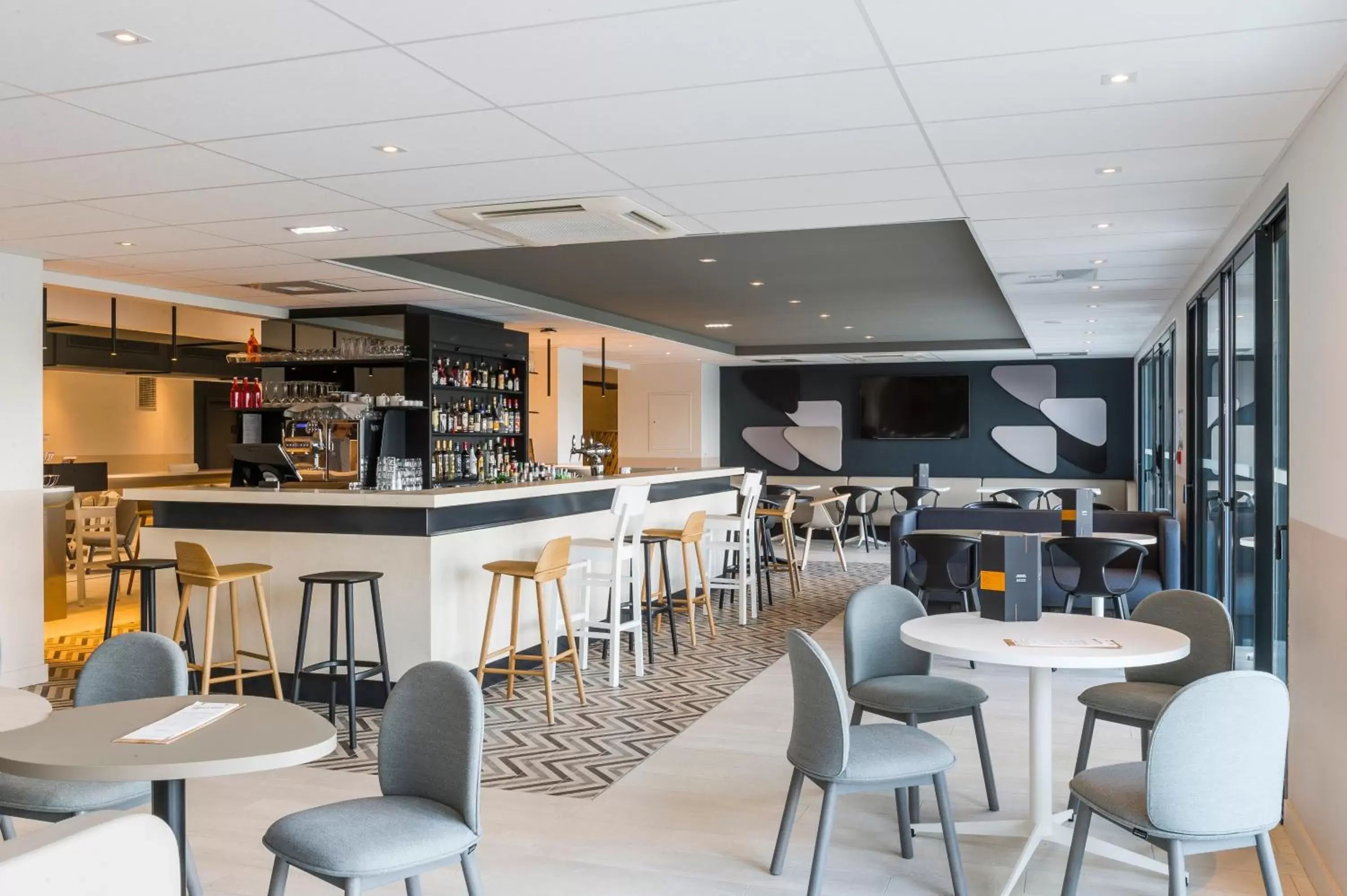 Lounge or bar, Restaurant/Places to Eat in Mercure Hotel & Spa Bastia Biguglia