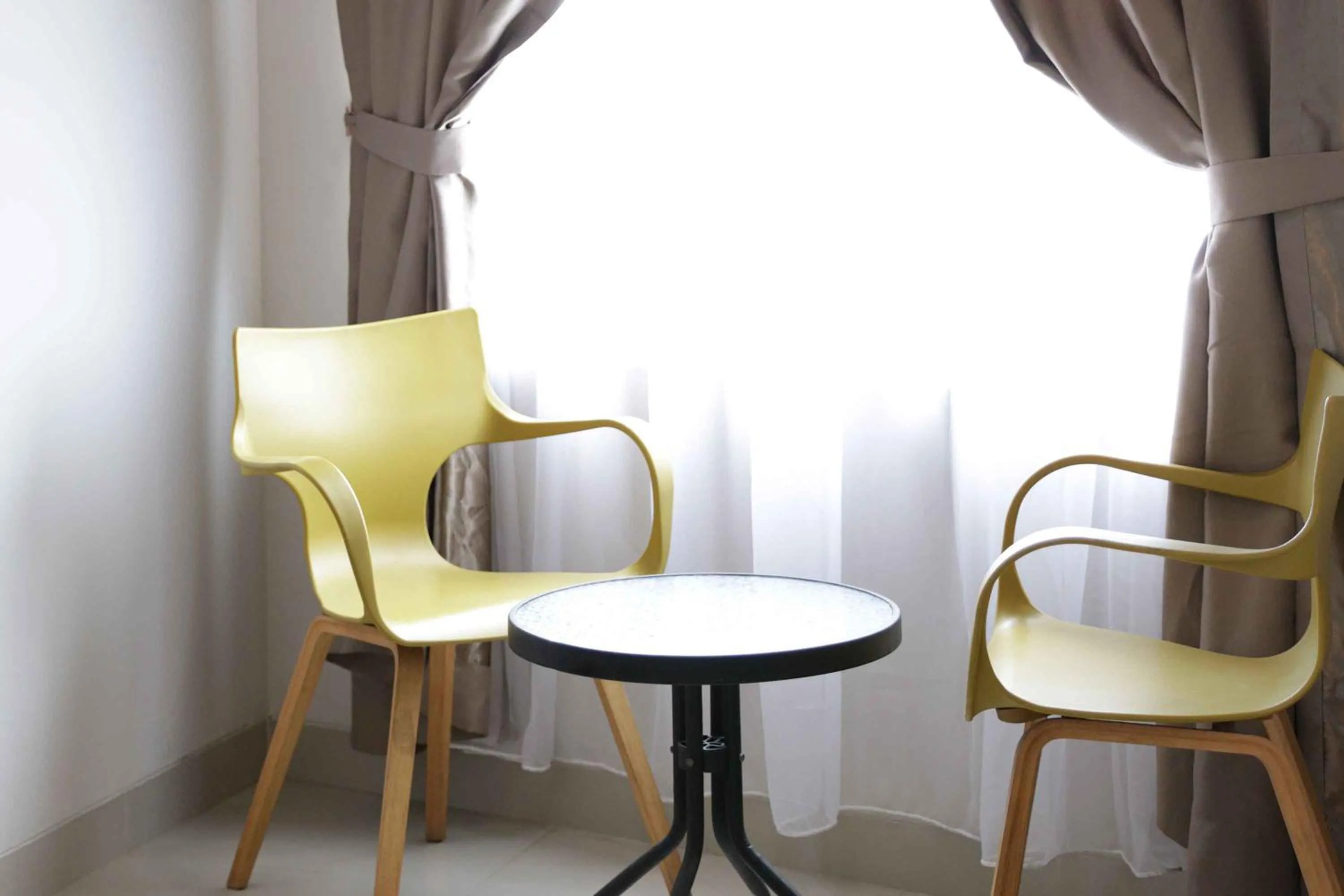 Seating area in Bale Ocasa by Behomy