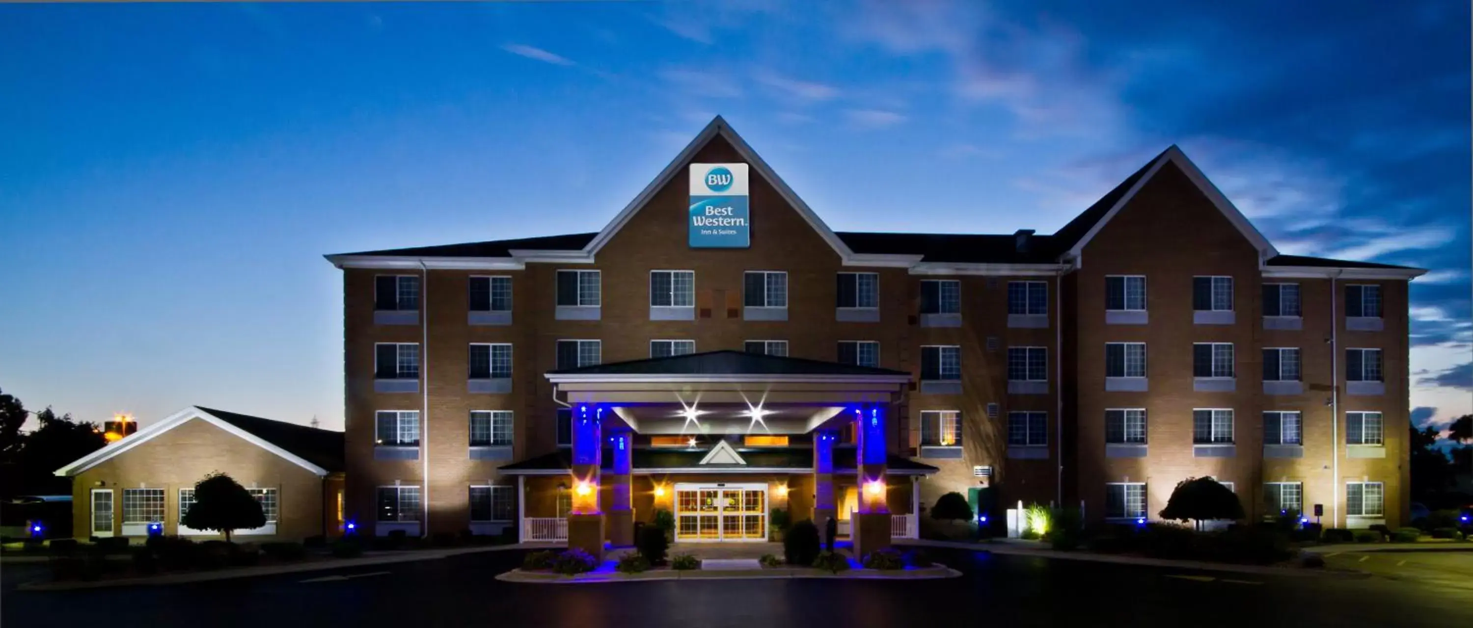 Facade/entrance, Property Building in Best Western Executive Inn & Suites