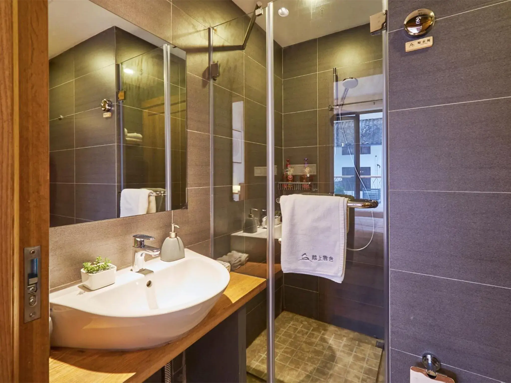 Bathroom in Hangzhou Yueshang Yunshe Boutique Hostel