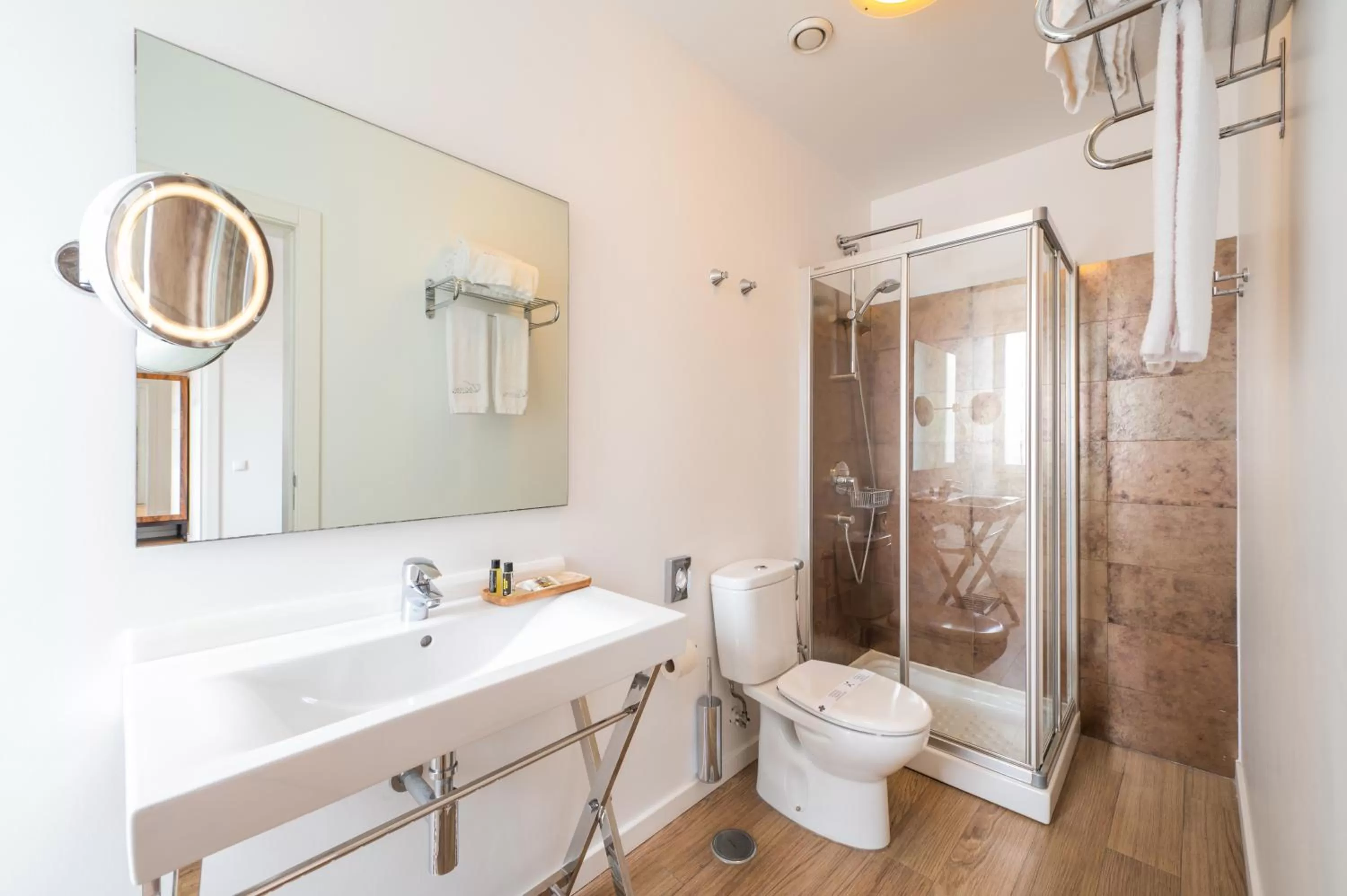 Shower in Lisboa Prata Boutique Hotel