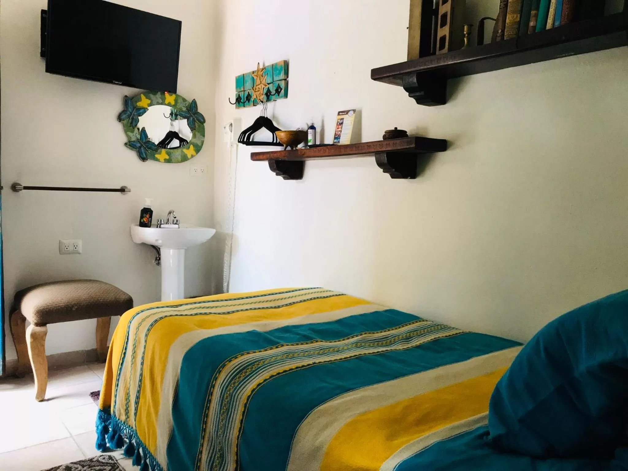 TV and multimedia, Bed in Hacienda Boutique B&B and Spa Solo Adultos