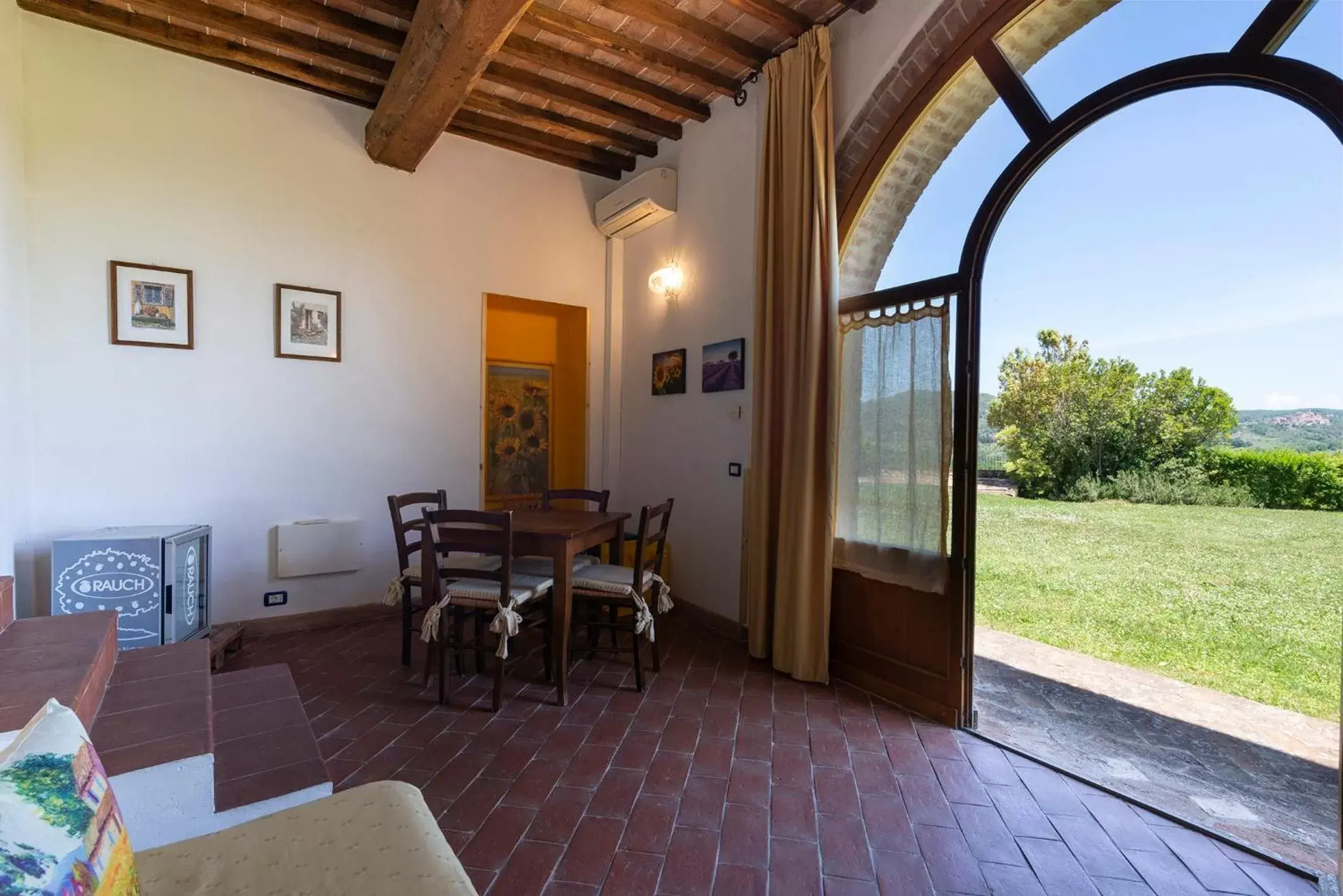 View (from property/room), Dining Area in Locanda Vesuna