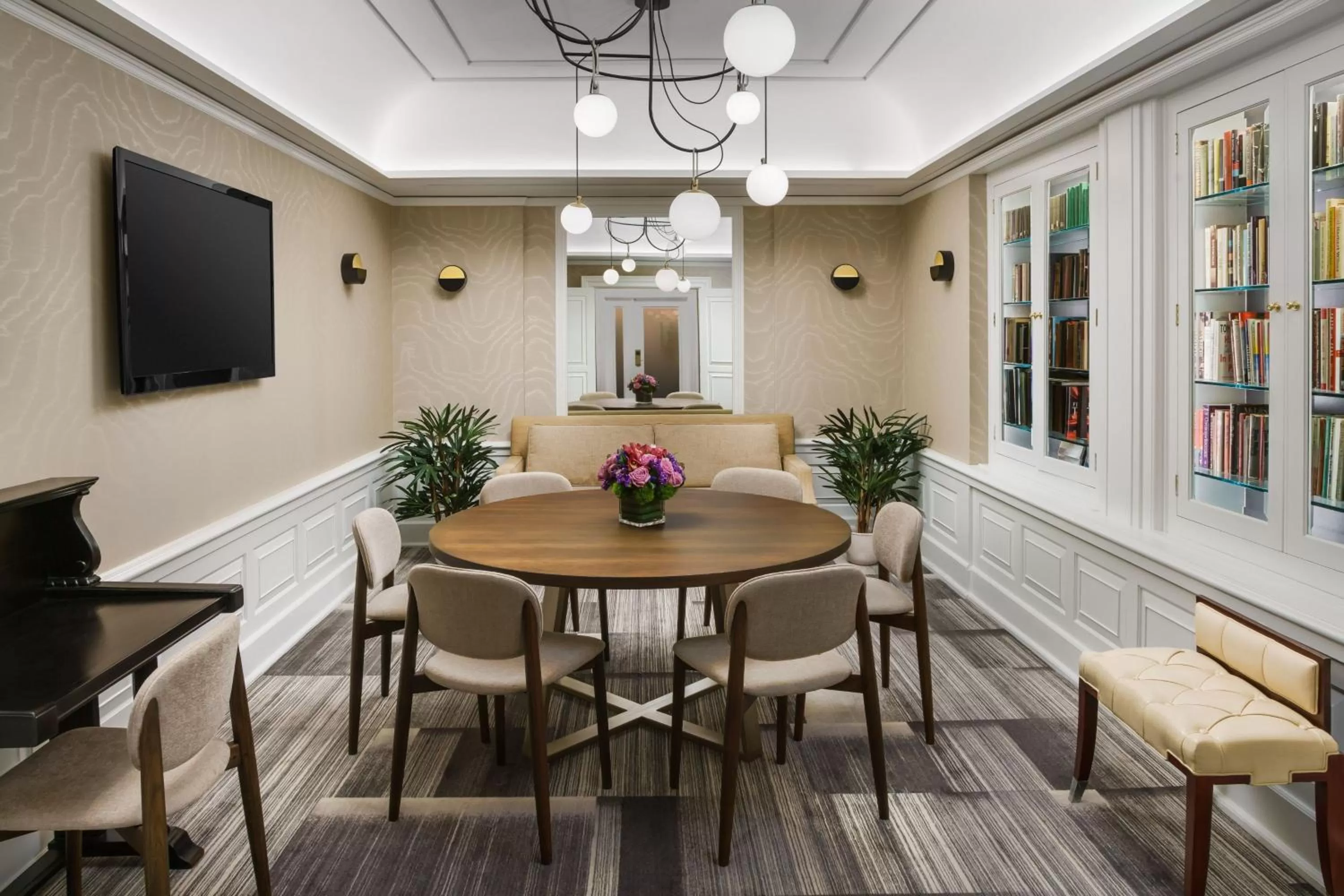 Meeting/conference room in The Algonquin Hotel Times Square, Autograph Collection