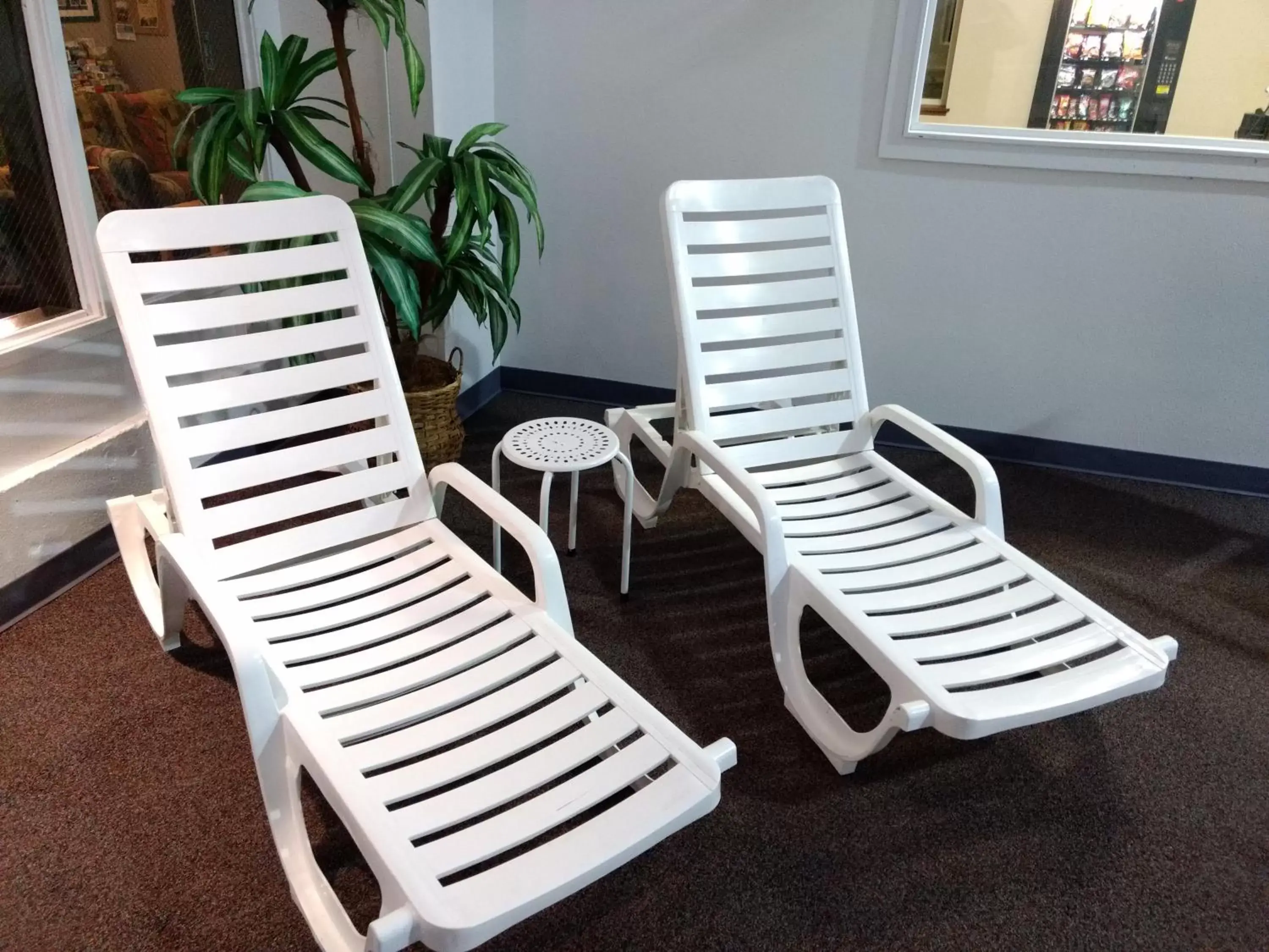 Swimming pool in Super 8 by Wyndham Custer/Crazy Horse Area Swimming pool in Super 8 by Wyndham Custer/Crazy Horse Area