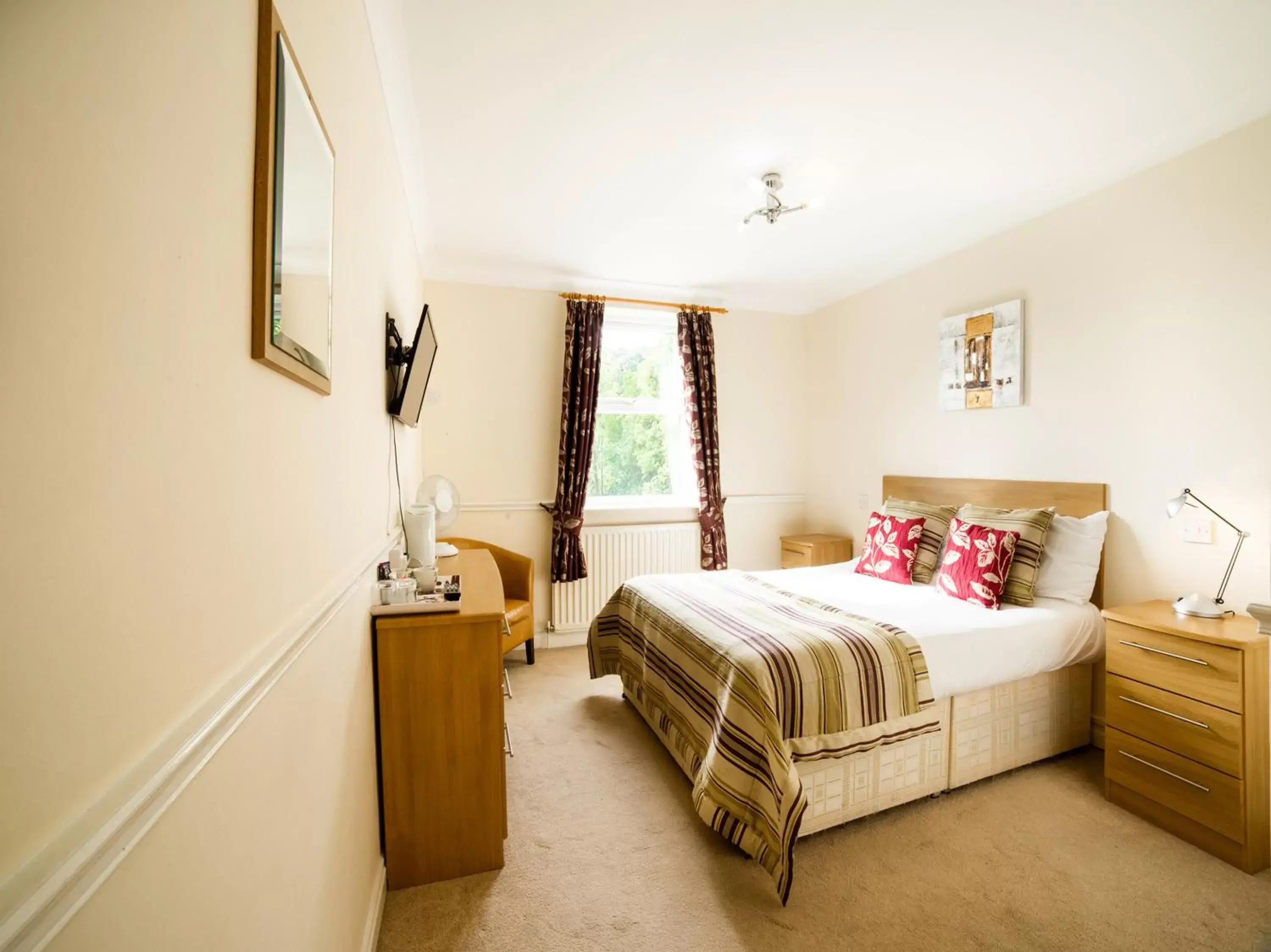 Photo of the whole room, Bed in OYO White Horse Lodge Hotel, East Thirsk