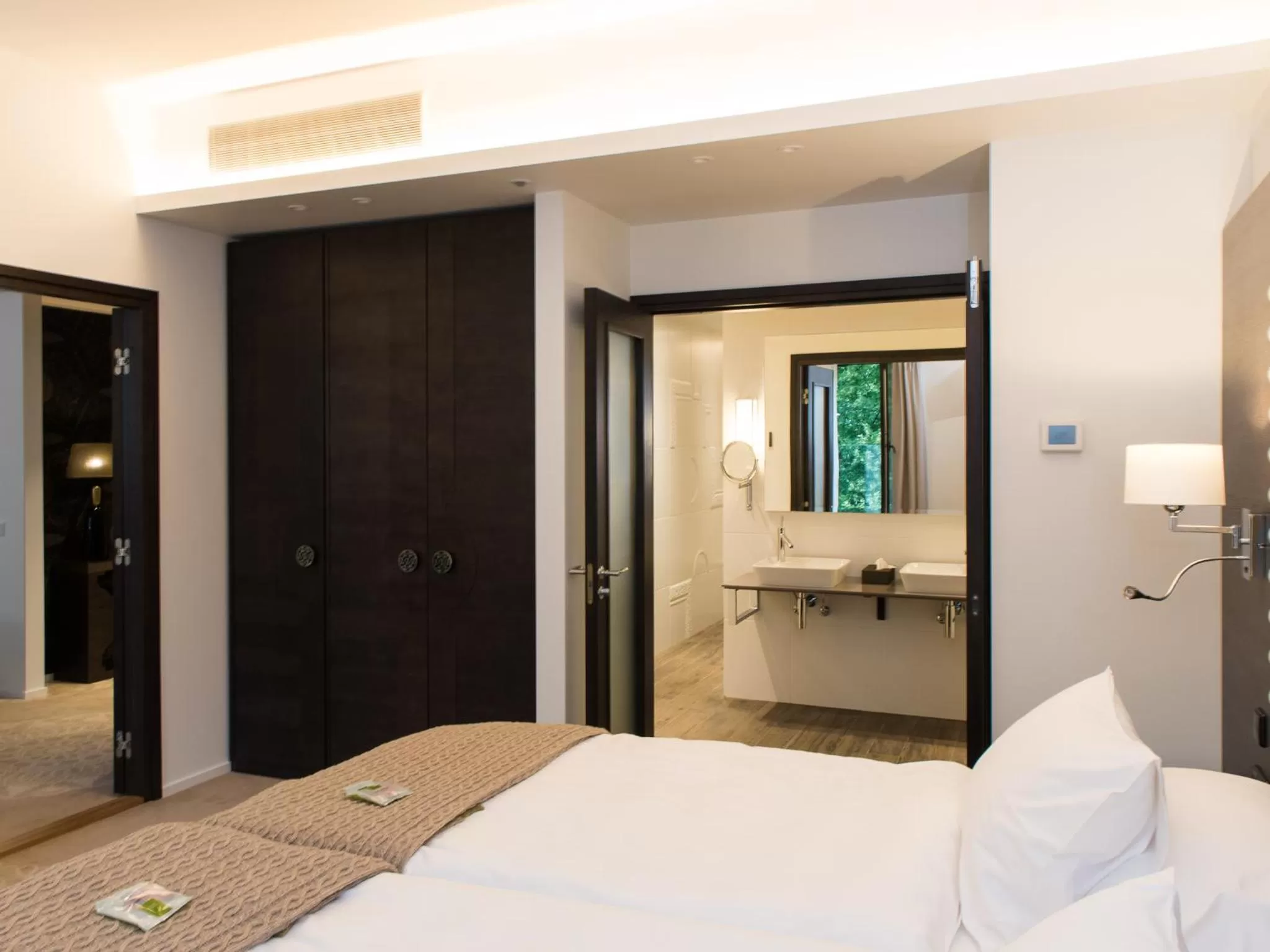 Bedroom, Bed in Lydia Hotel