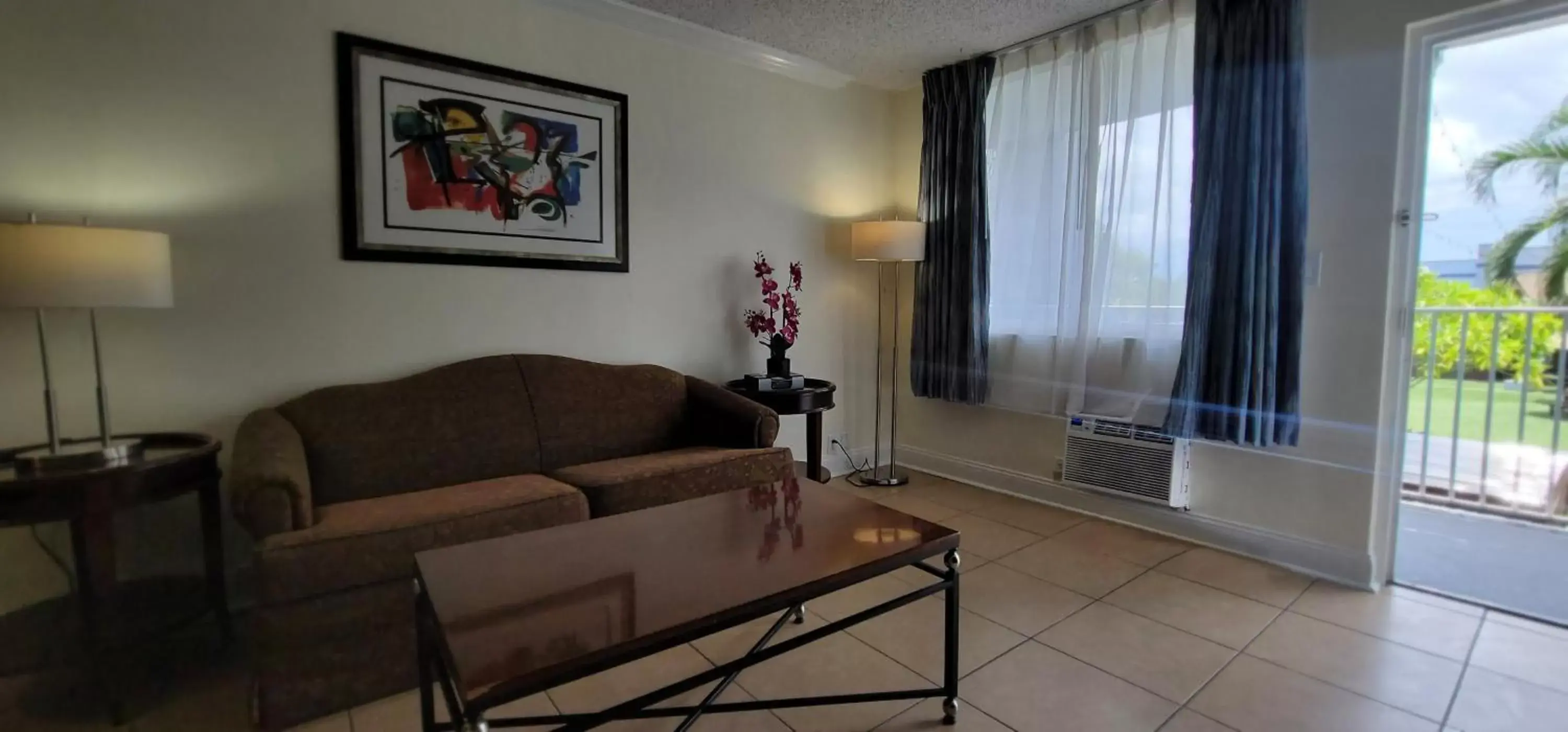 Living room, Seating Area in Fort Lauderdale Grand Hotel