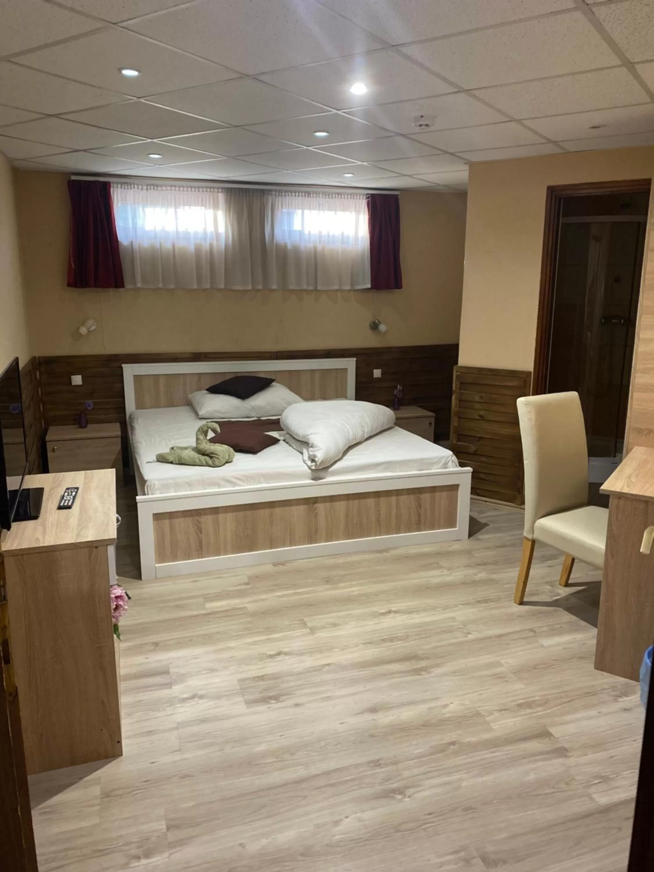 Bed in Abszolút Hotel és Panzió