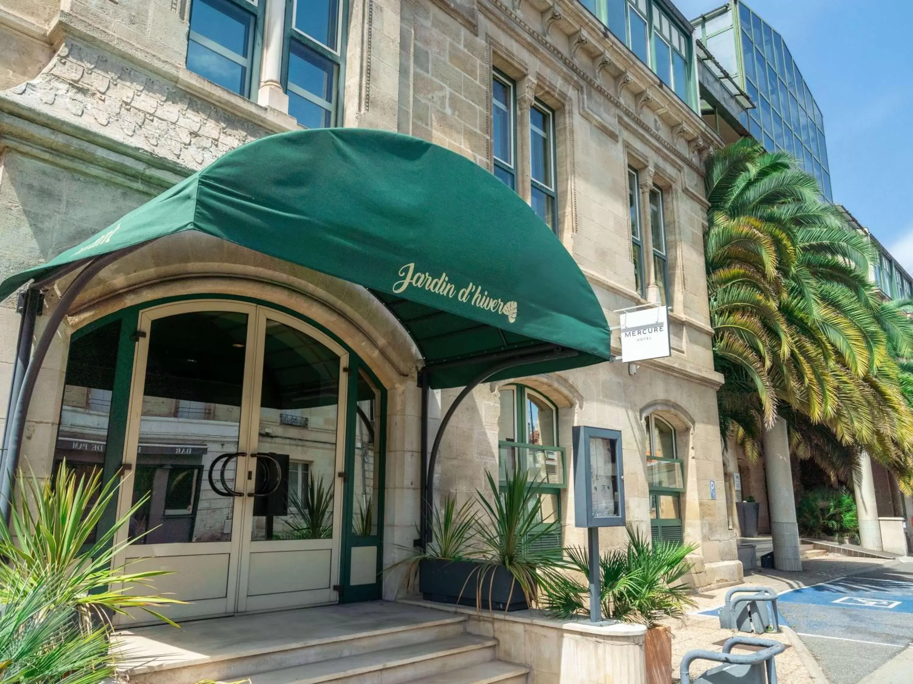 Restaurant/places to eat, Property Building in Mercure Bordeaux Chateau Chartrons