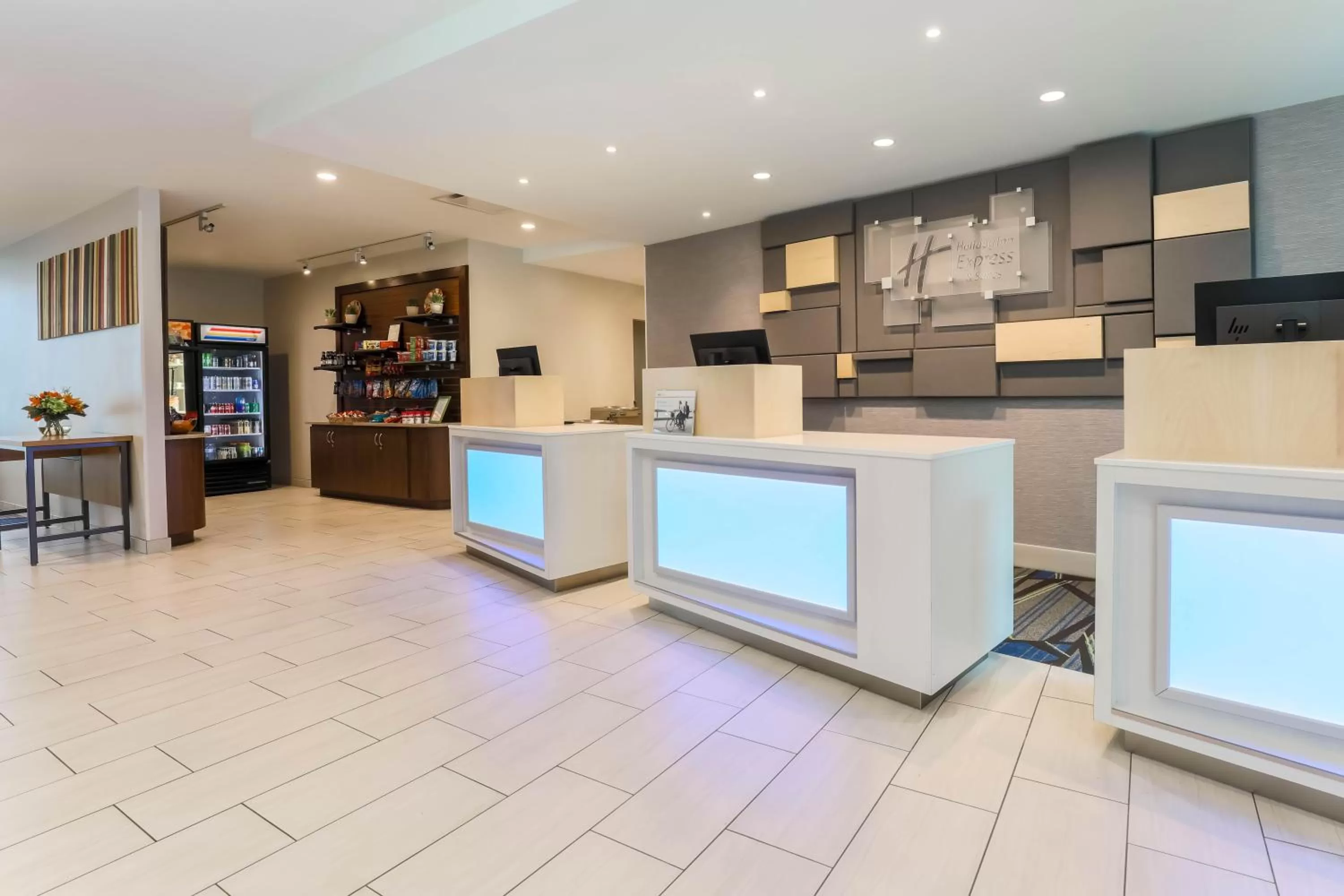 Property building in Holiday Inn Express & Suites Fort Worth Downtown by IHG