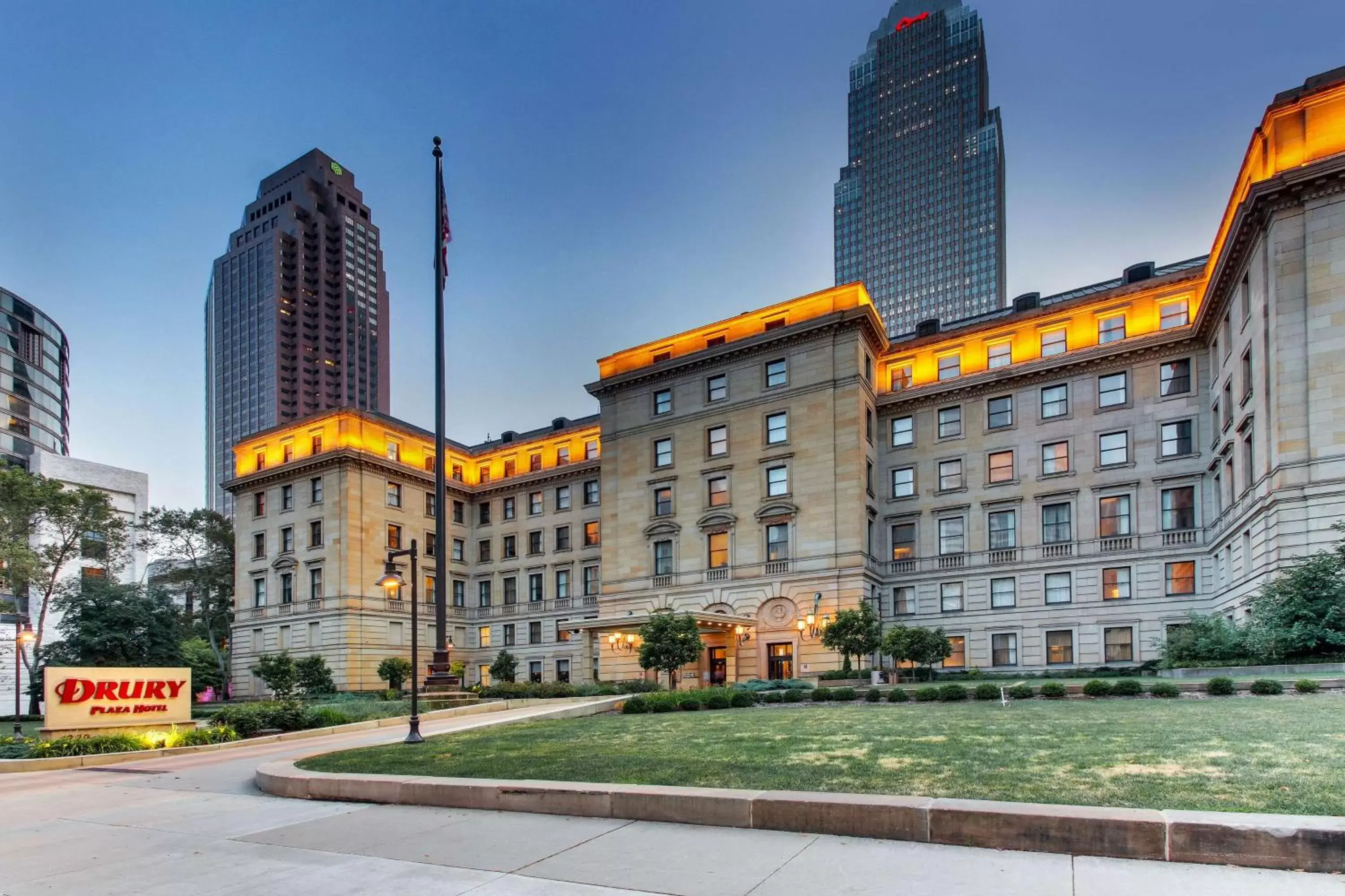 Property Building in Drury Plaza Hotel Cleveland Downtown