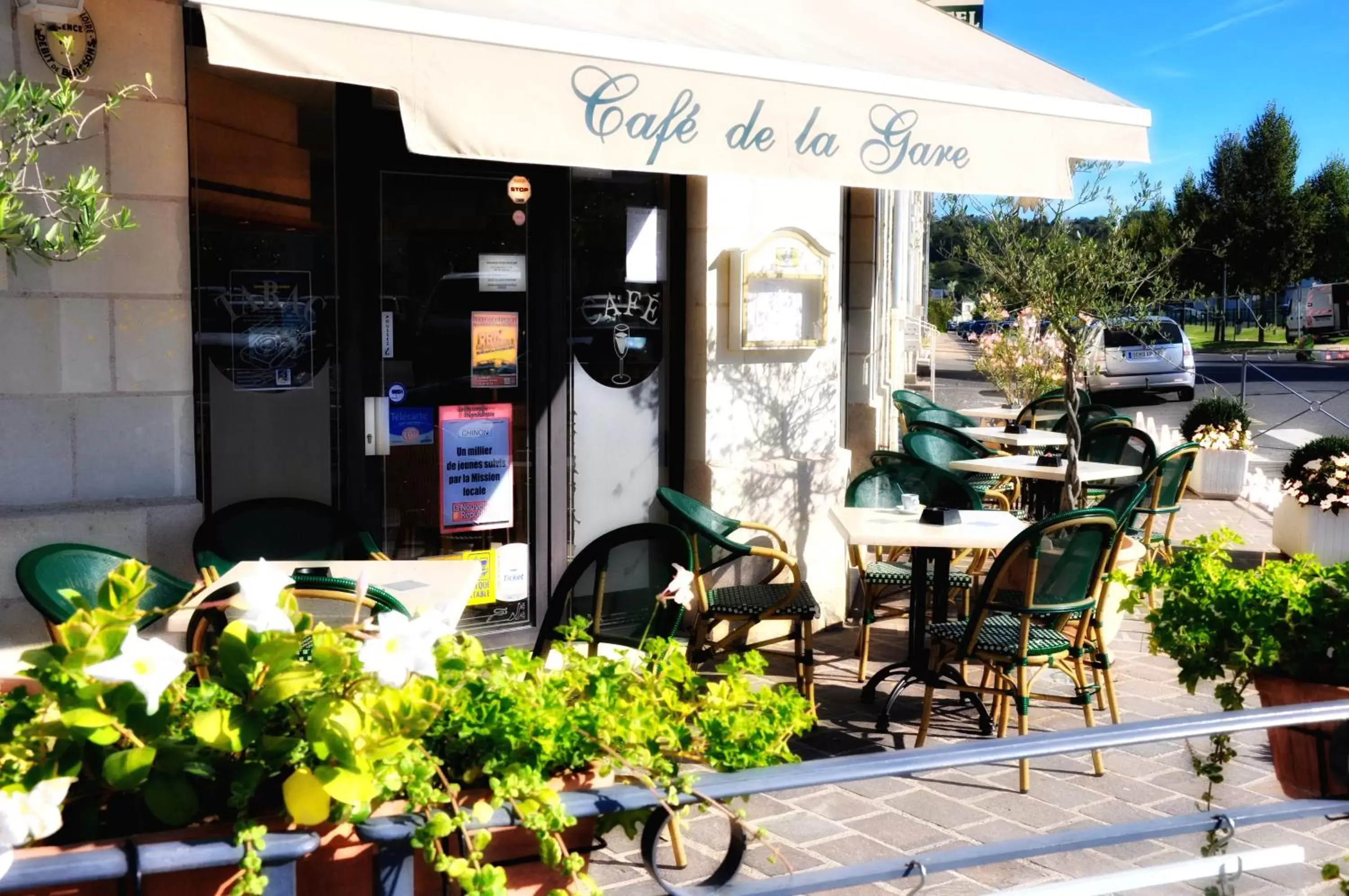 Facade/entrance in Belle Epoque