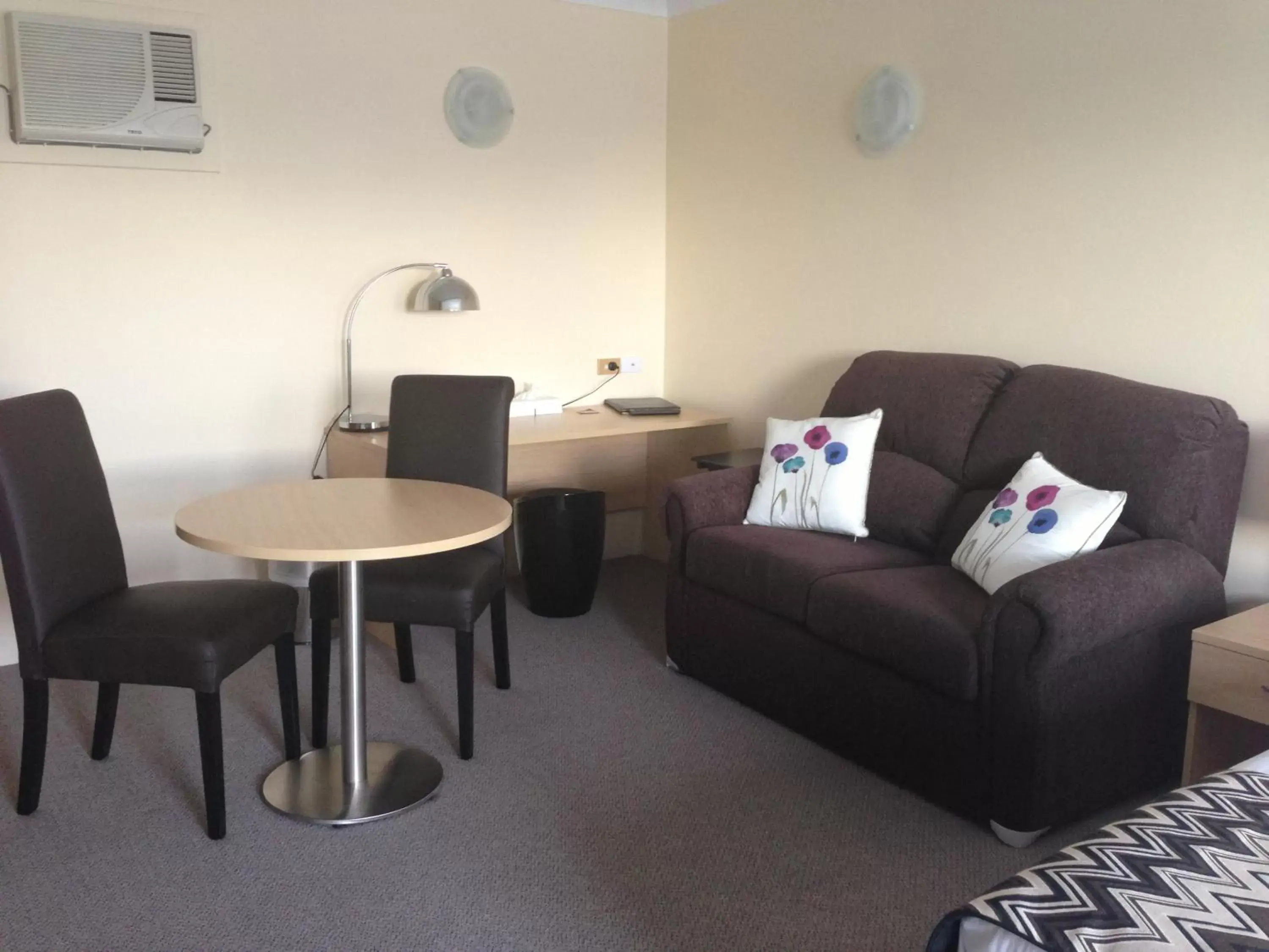 Seating Area in City Centre Motel Kempsey
