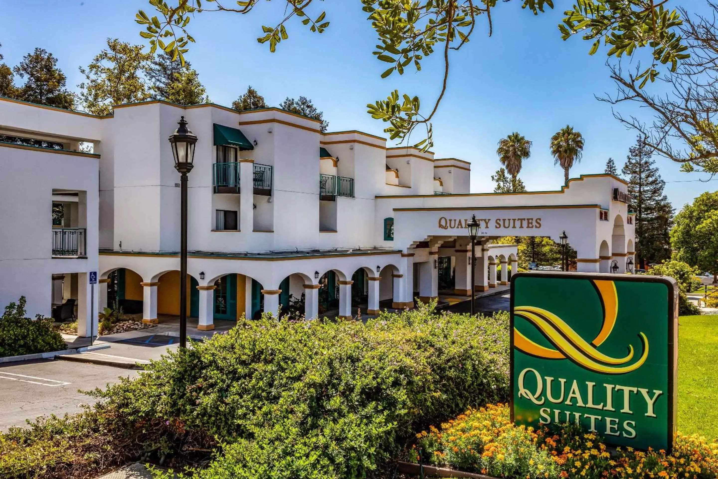 Property Building in Quality Suites Downtown San Luis Obispo