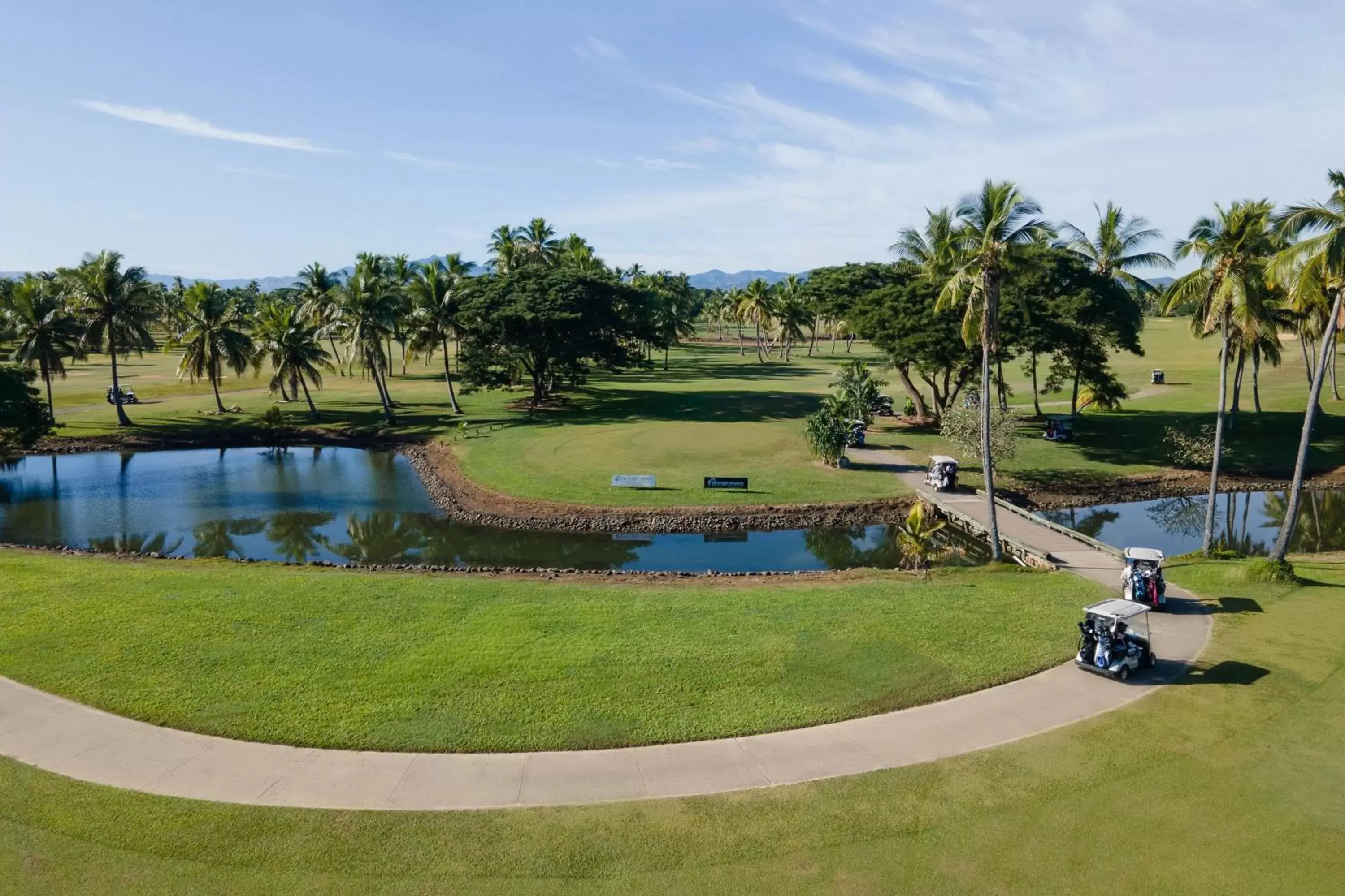 Golfcourse in Sheraton Fiji Golf & Beach Resort