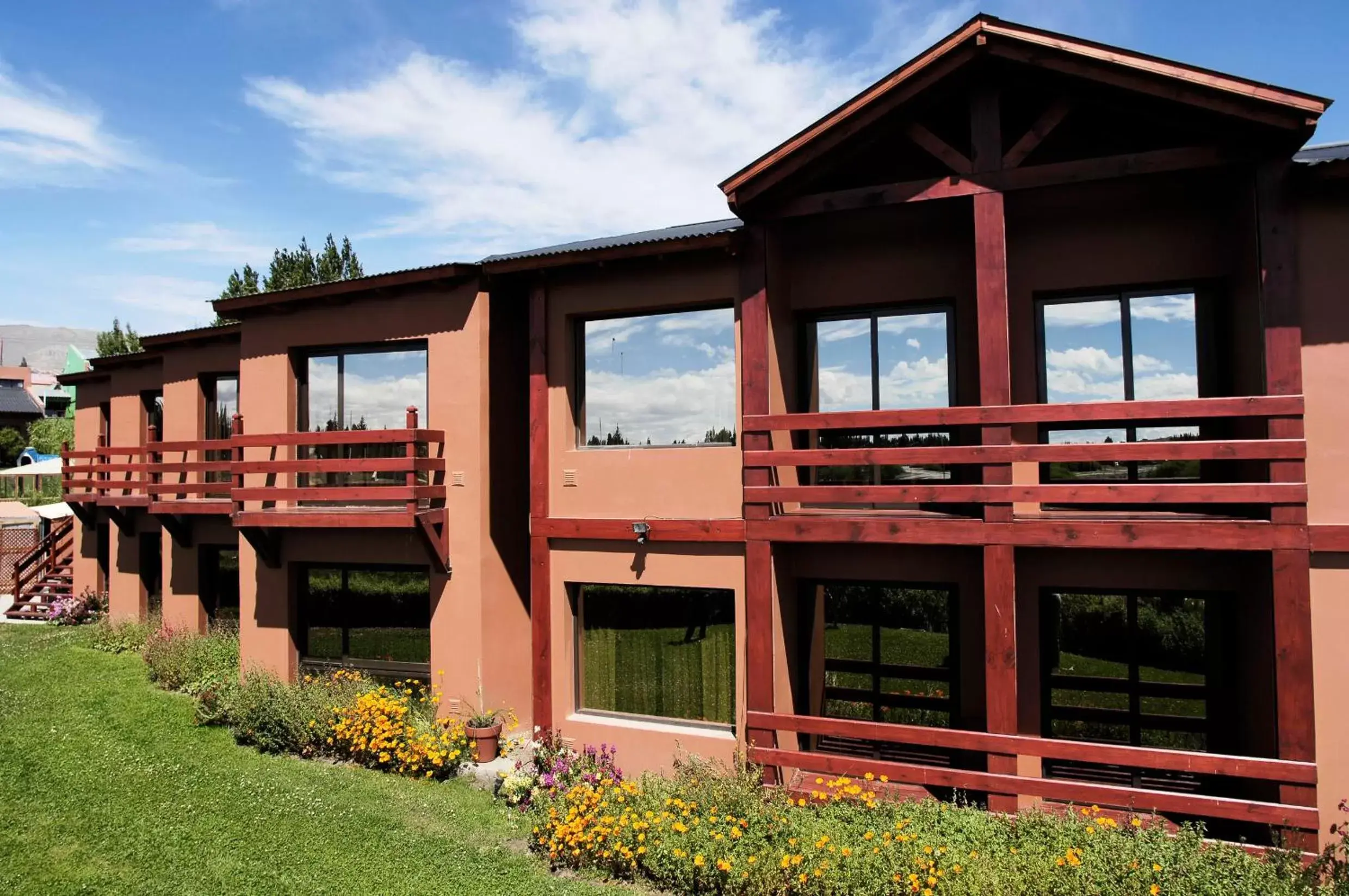 Facade/entrance, Property Building in Sierra Nevada