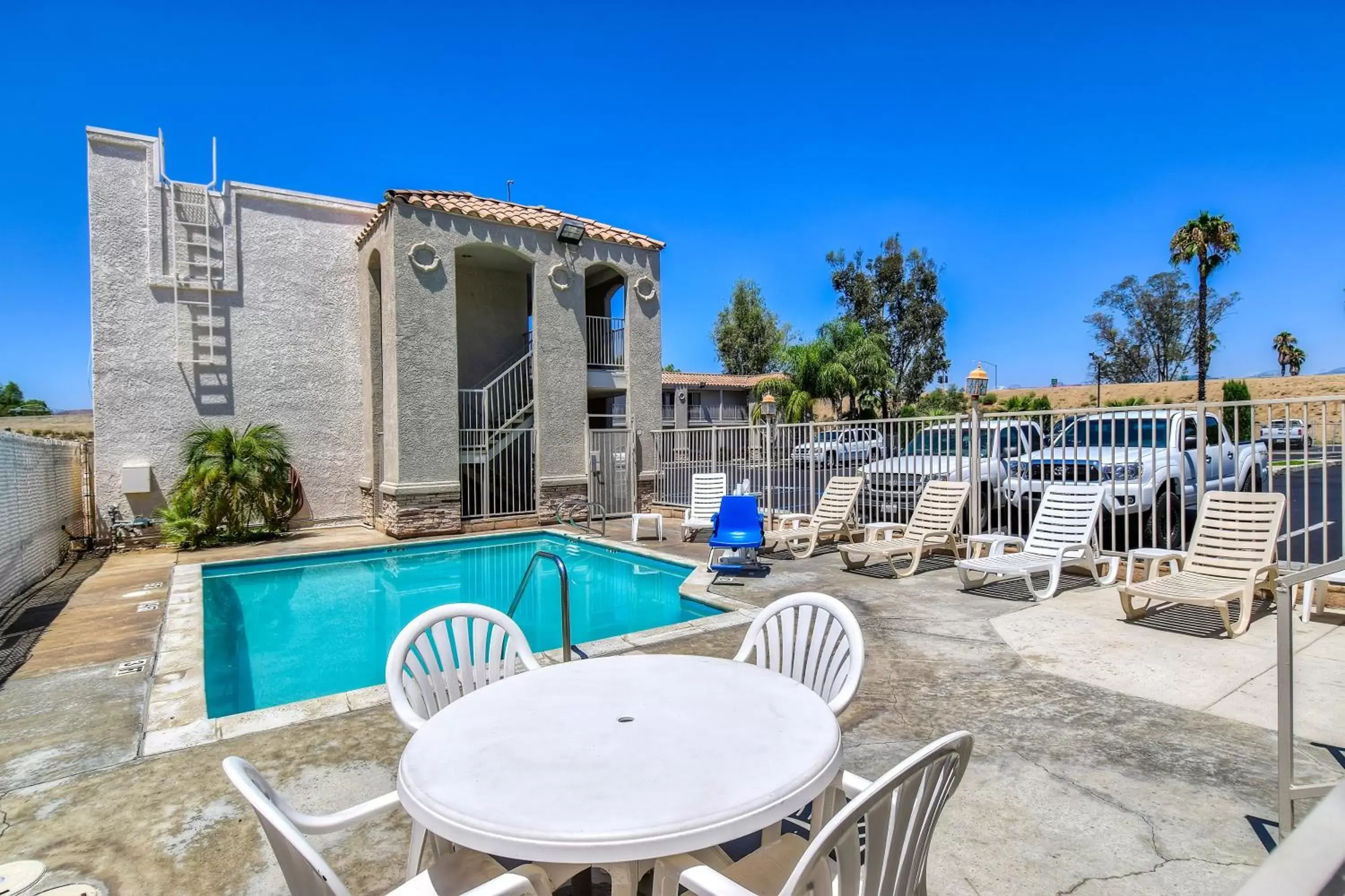 Swimming pool, Patio/Outdoor Area in Motel 6-Menifee, CA