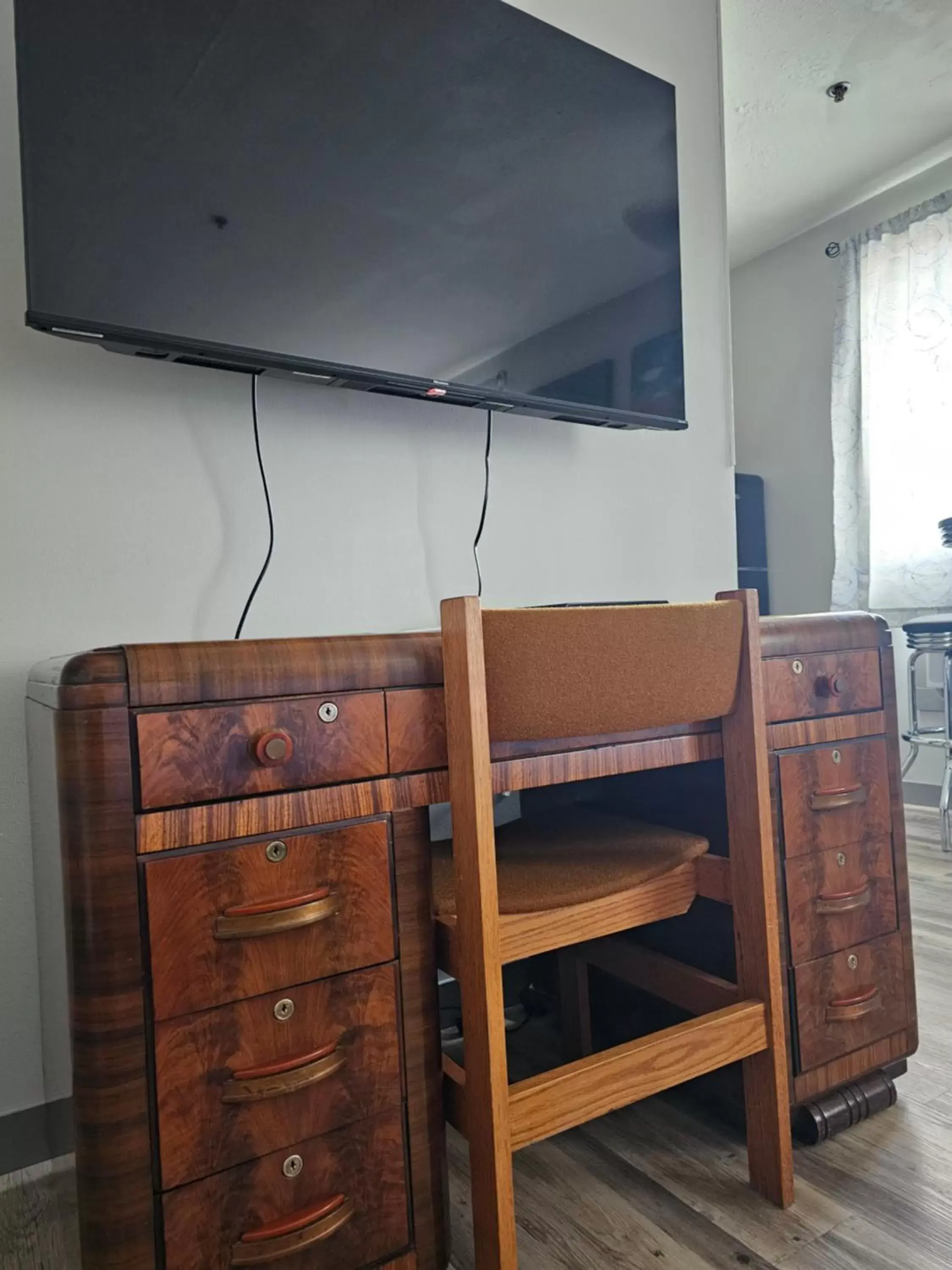 TV and multimedia, TV/Entertainment Center in The Baker Hotel