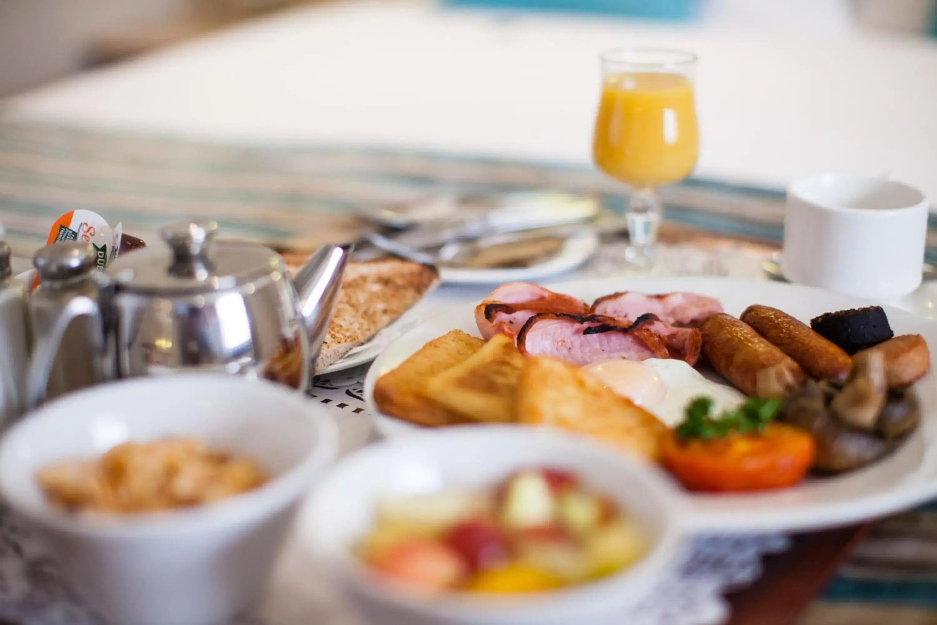 English/Irish breakfast, Food in The Lodge Hotel