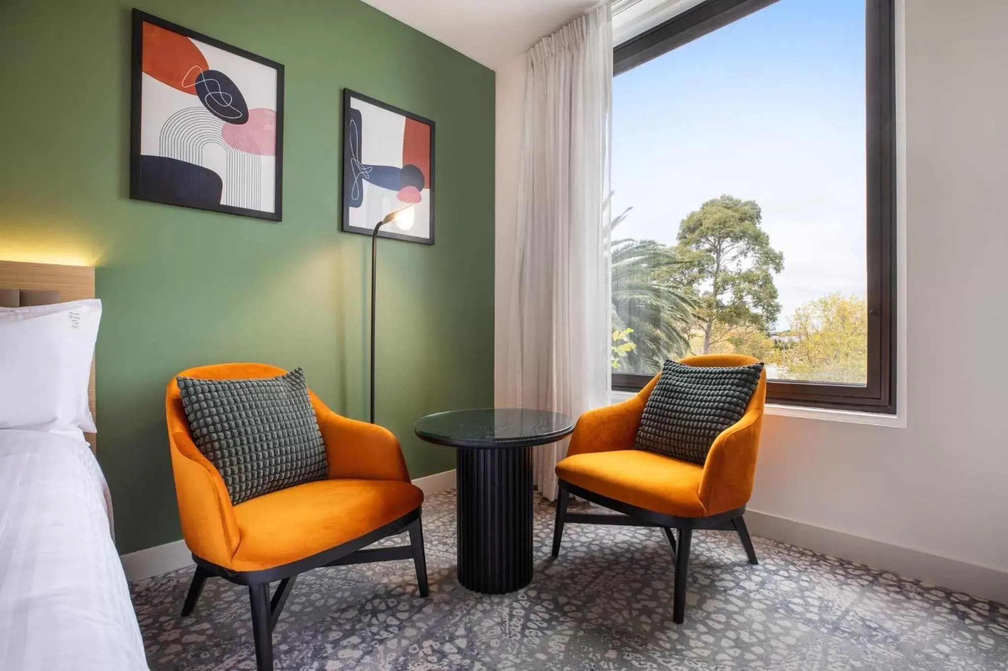 Photo of the whole room, Seating Area in Holiday Inn Dandenong, an IHG Hotel
