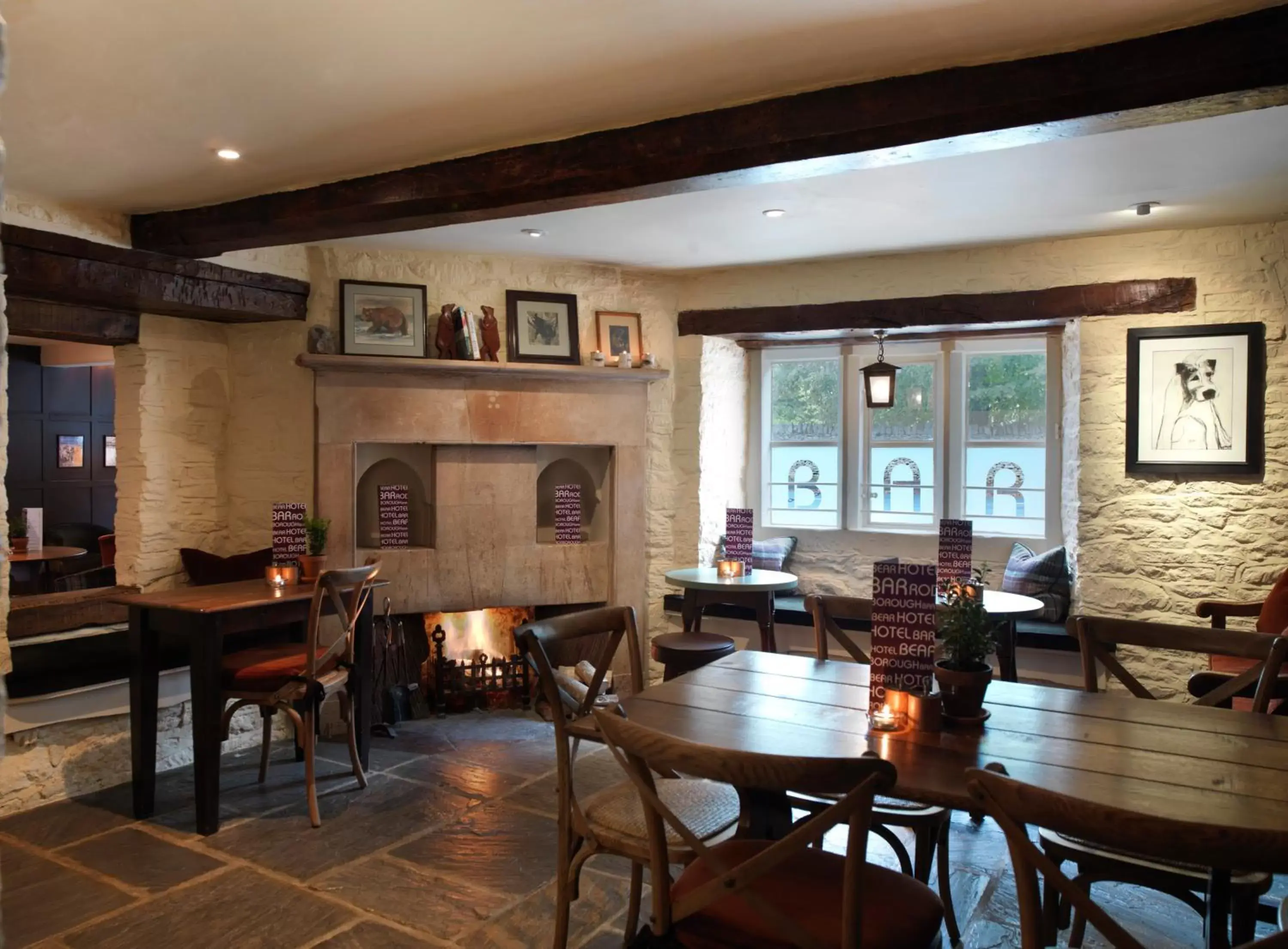 Lounge or bar, Restaurant/Places to Eat in The Bear Of Rodborough Hotel