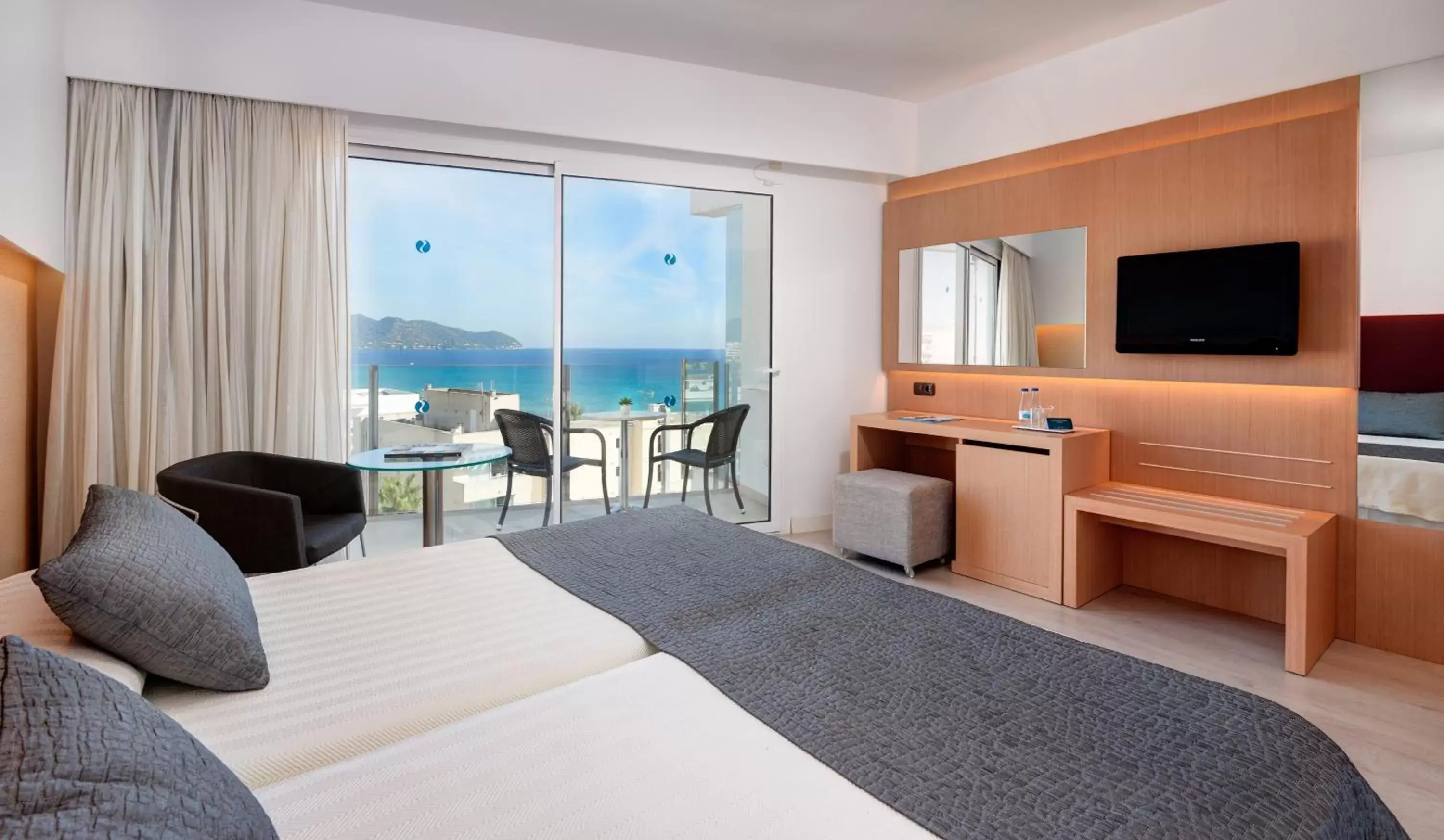 TV and multimedia, Bed in CM Playa del Moro TV and multimedia, Bed in CM Playa del Moro