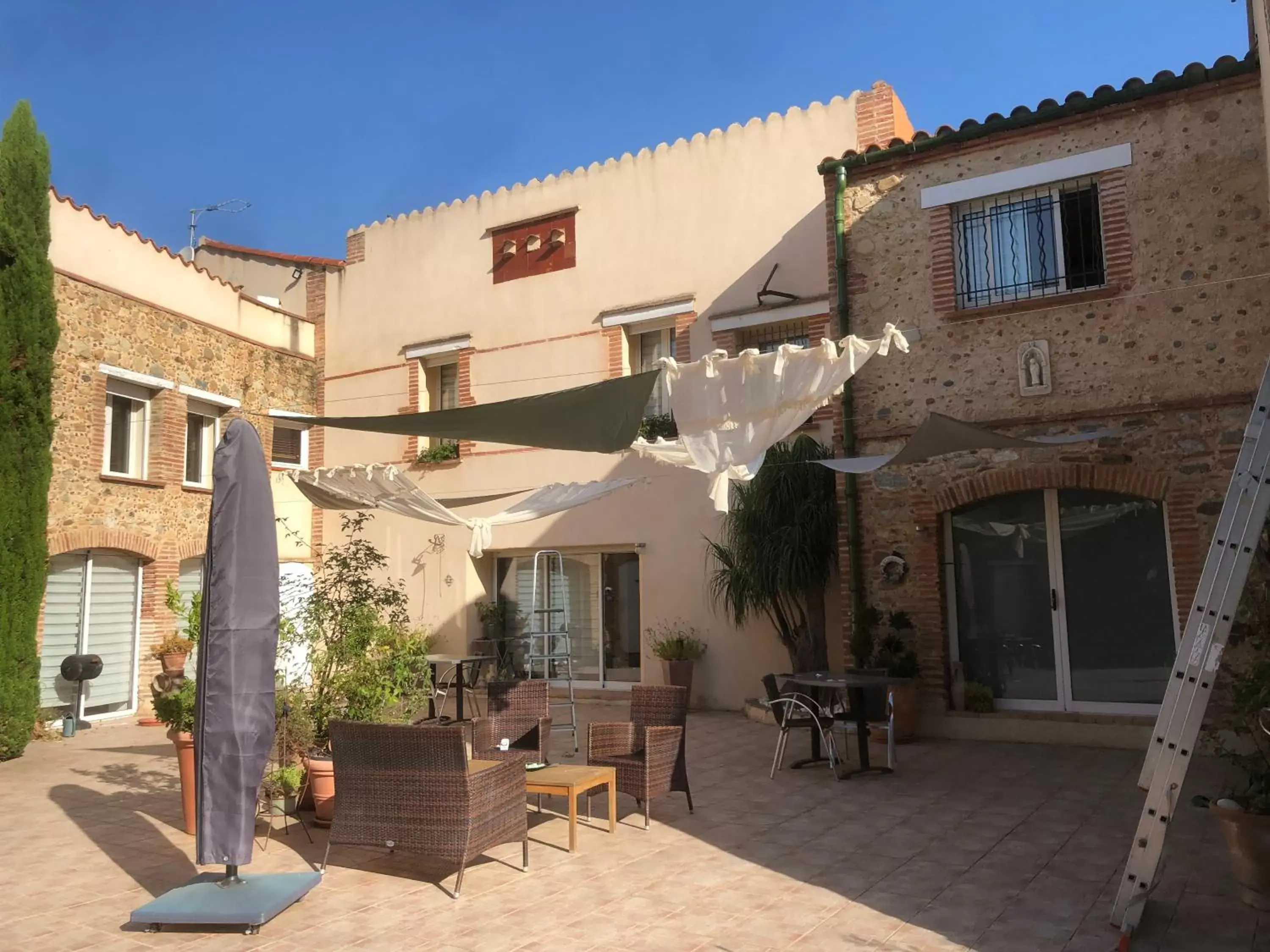 Property Building in MAS TRAMONTANE chambres d'hôtes avec parc arboré & piscine