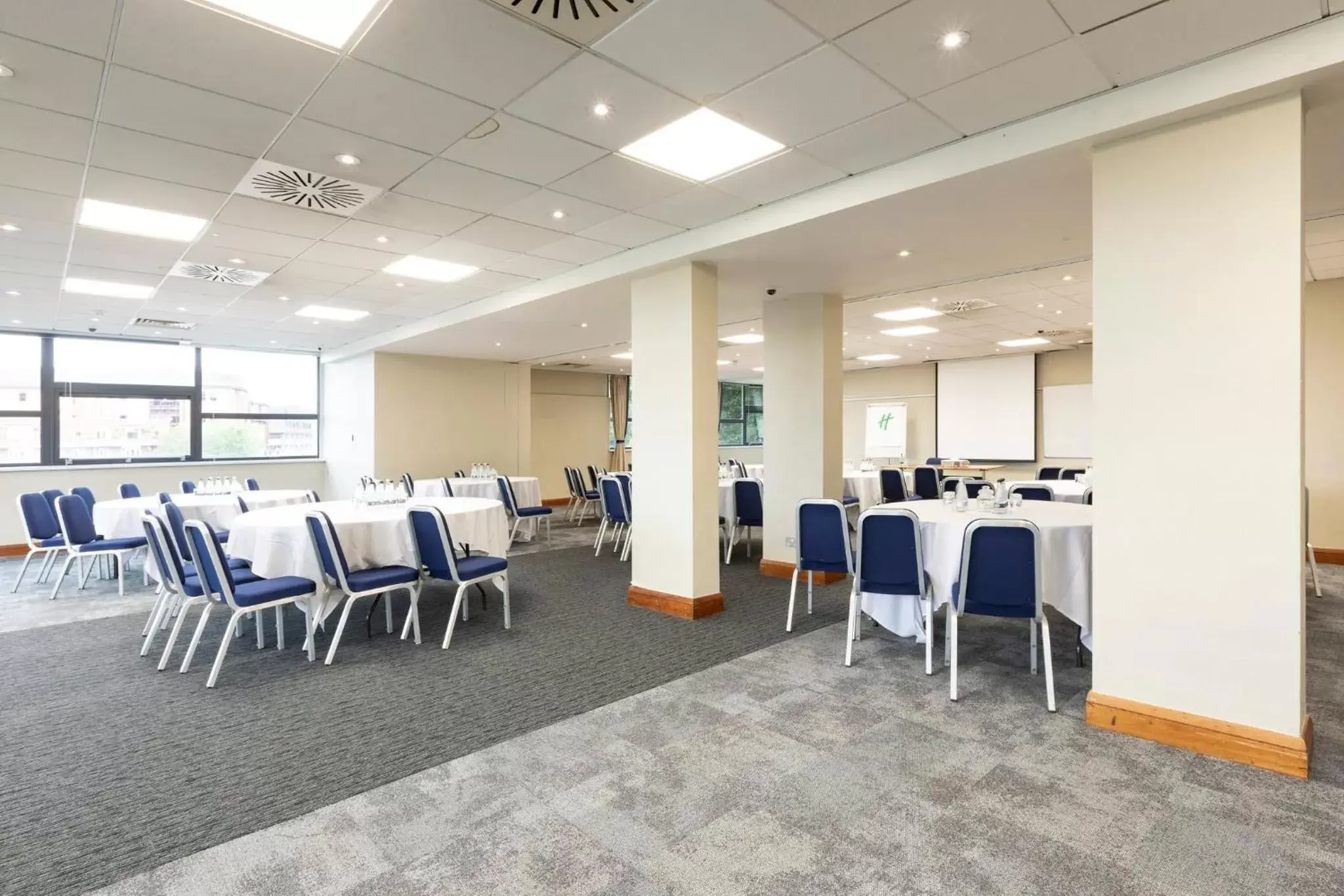 Meeting/conference room, Restaurant/Places to Eat in Holiday Inn Cardiff City, an IHG Hotel