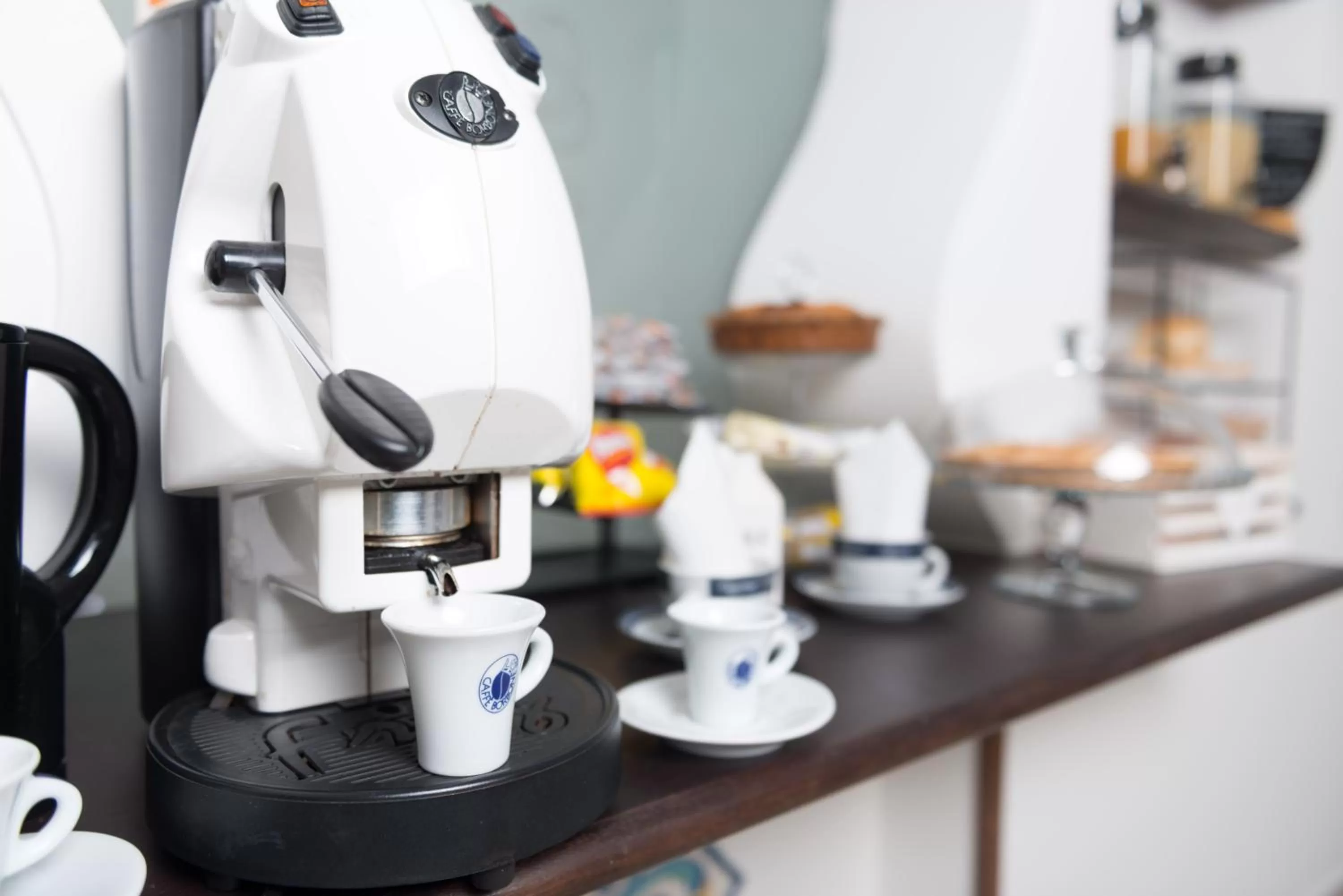 Coffee/tea facilities in Suite room