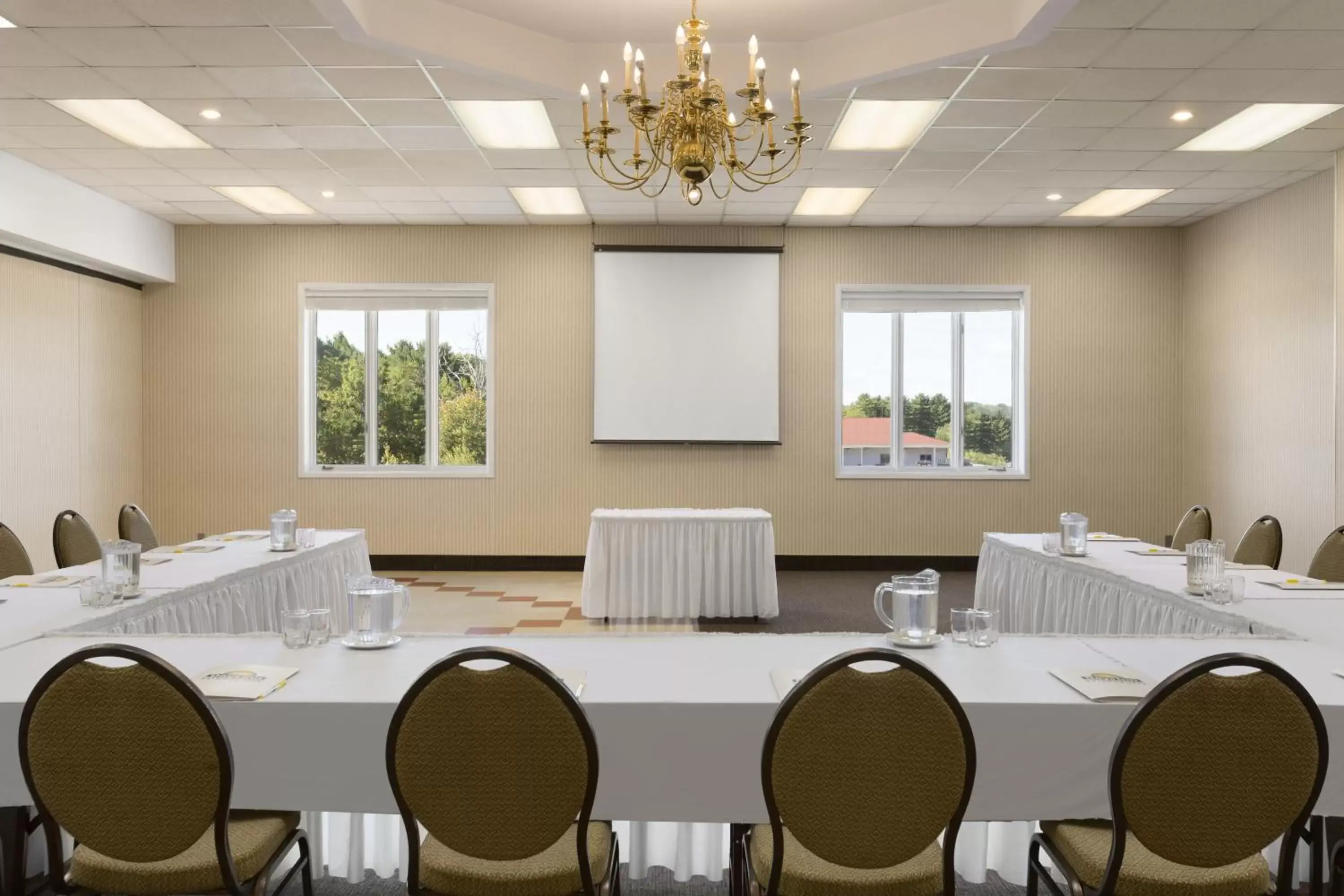 Meeting/conference room in Days Inn by Wyndham Bridgewater Conference Center