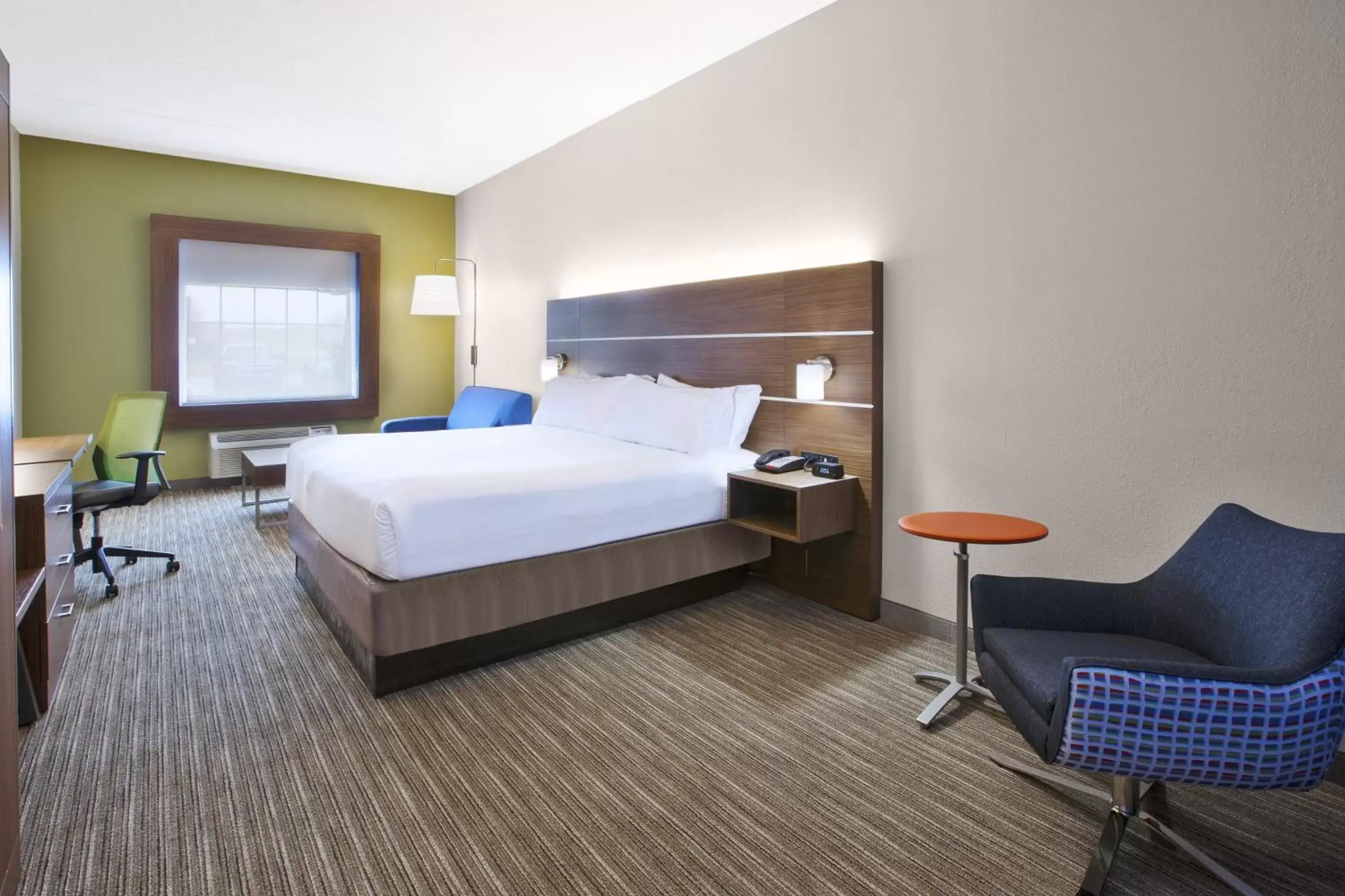 Photo of the whole room, Bed in Holiday Inn Express Hotel & Suites Alcoa Knoxville Airport, an IHG Hotel