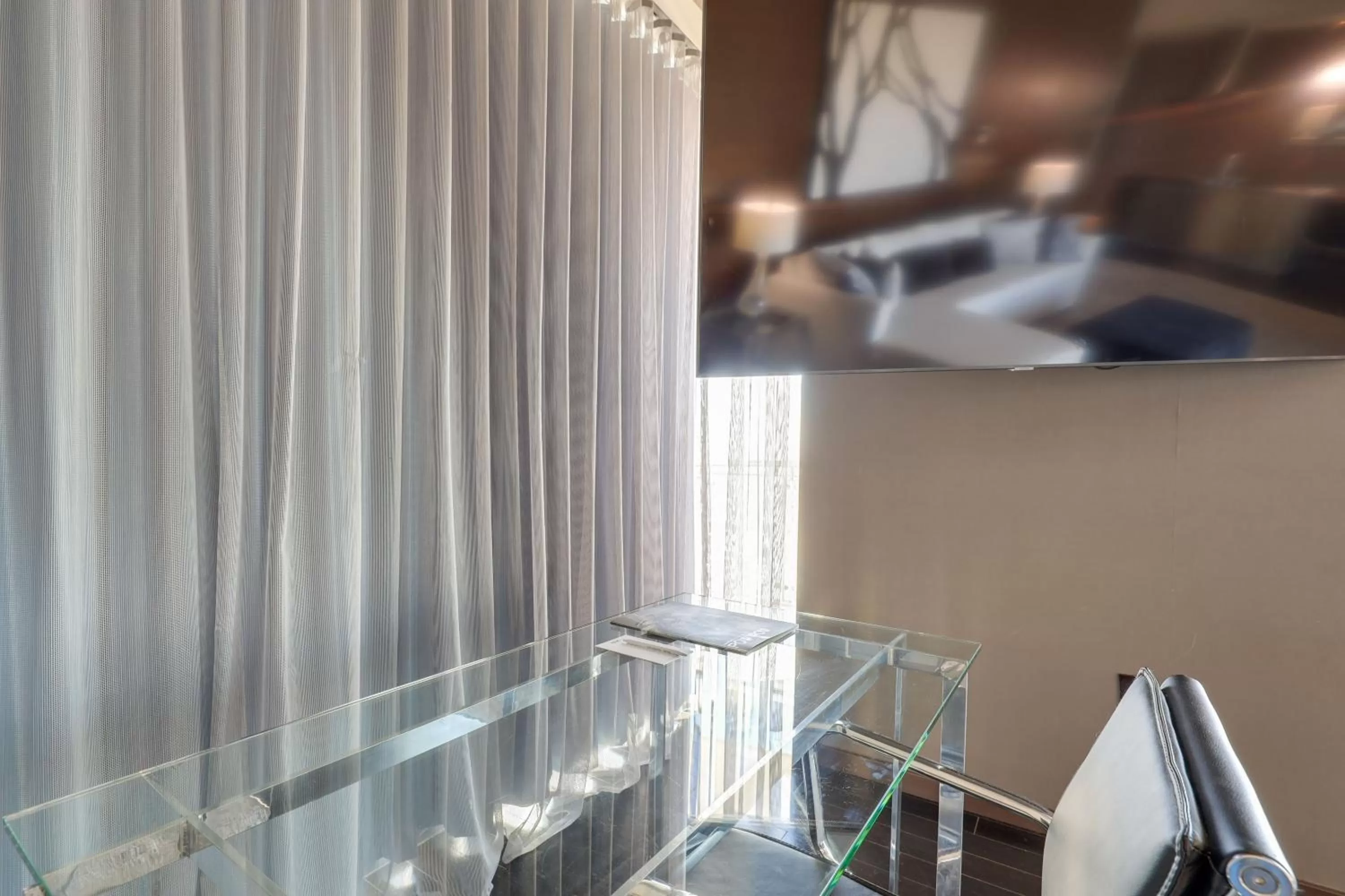 Property building in Vegas Palms HIGH 52nd fl. 1BDR corner penthouse 1220sqft