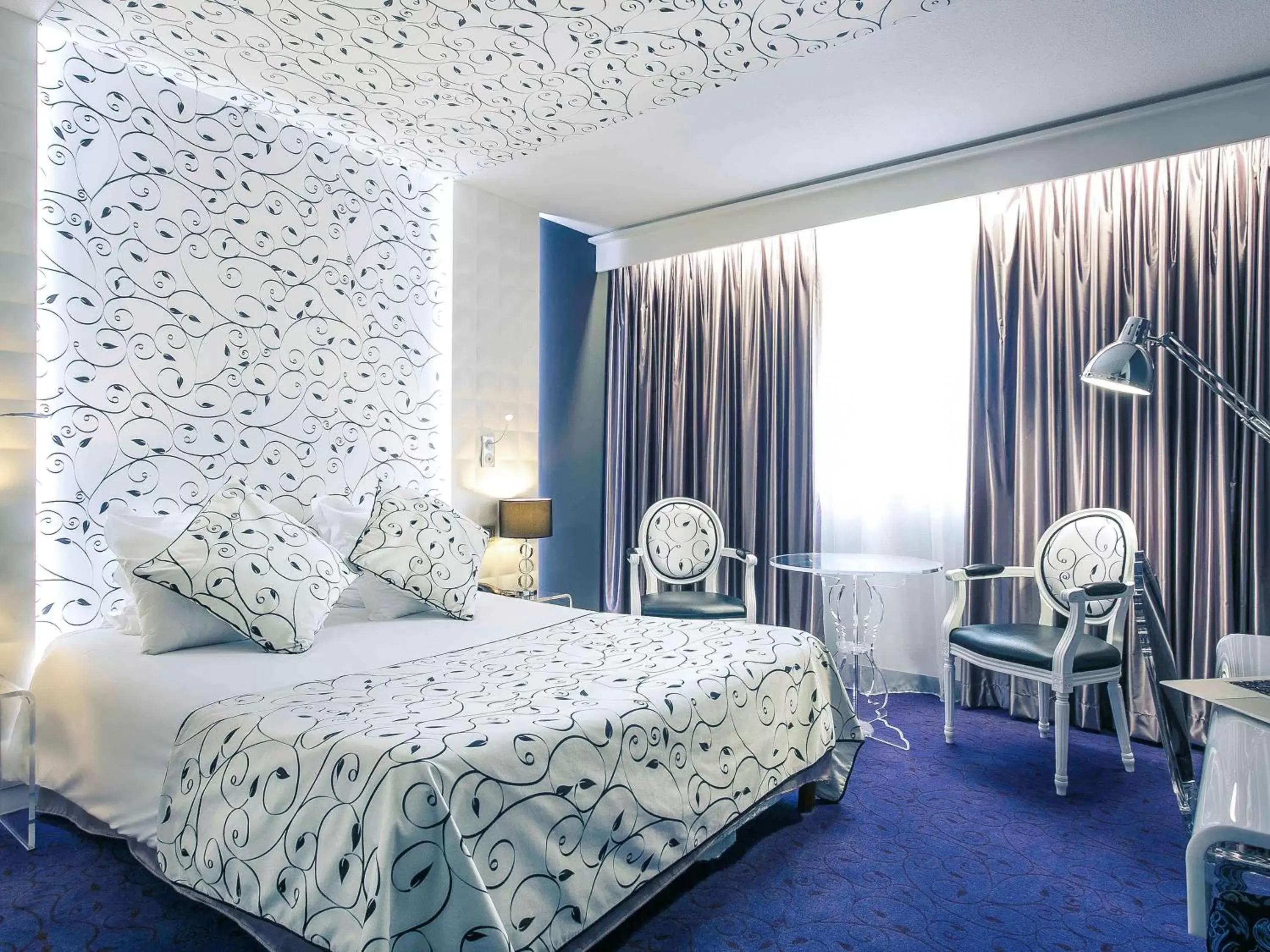 Photo of the whole room, Bed in Mercure Bordeaux Aéroport