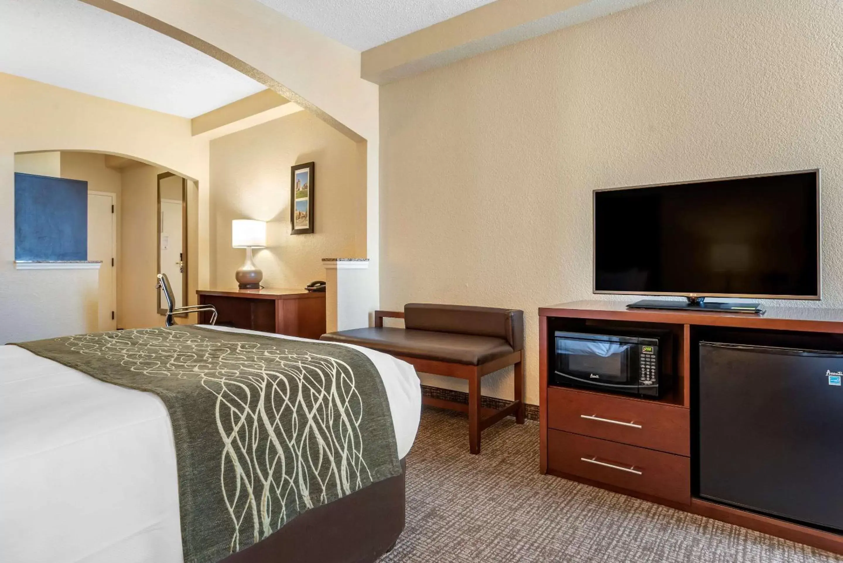 Photo of the whole room, Room Photo in Comfort Inn Meridian