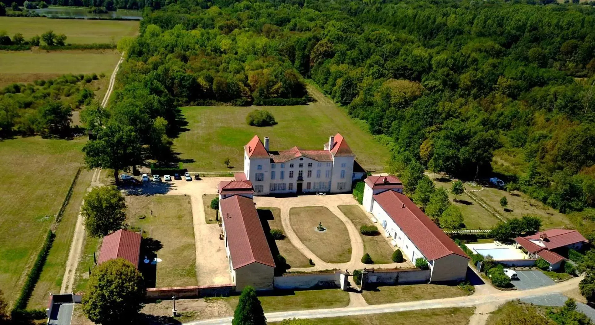 Property building, Bird's-eye View in Chateau des Perichons