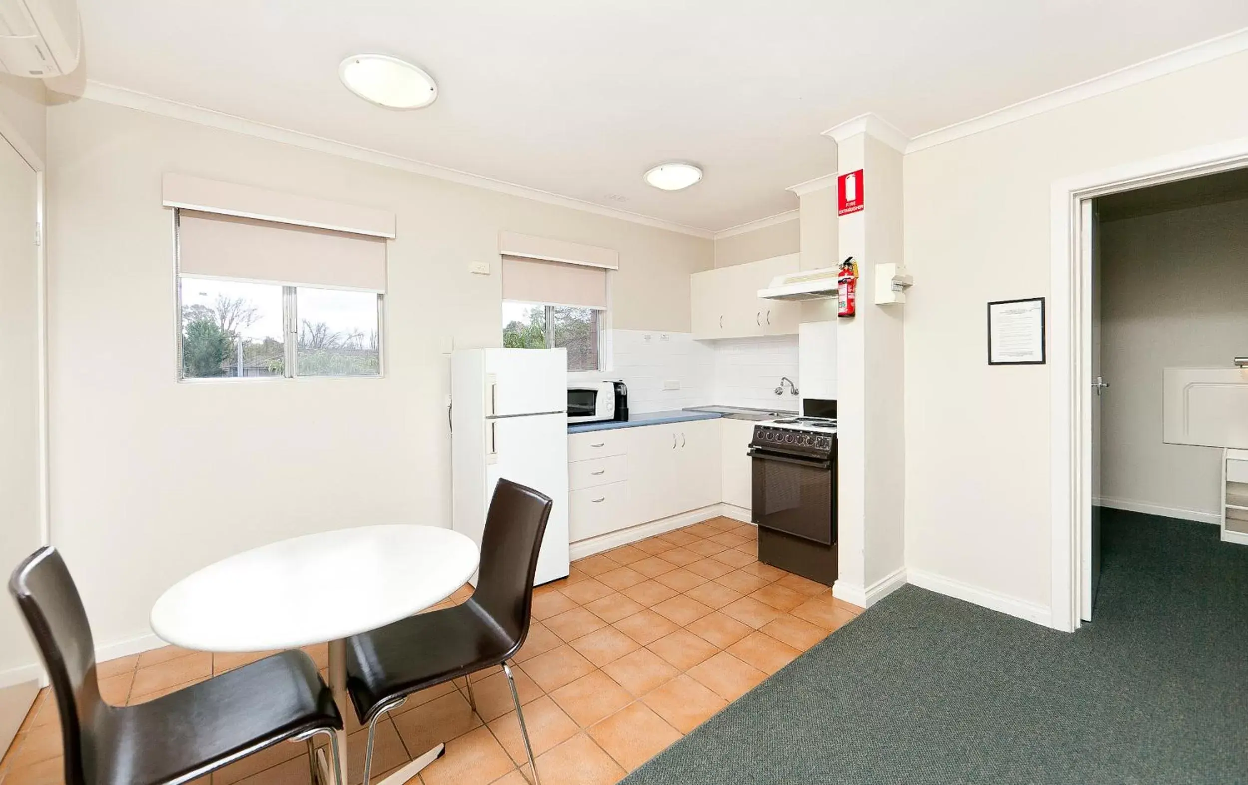 Kitchen or kitchenette, Kitchen/Kitchenette in Forrest Hotel & Apartments